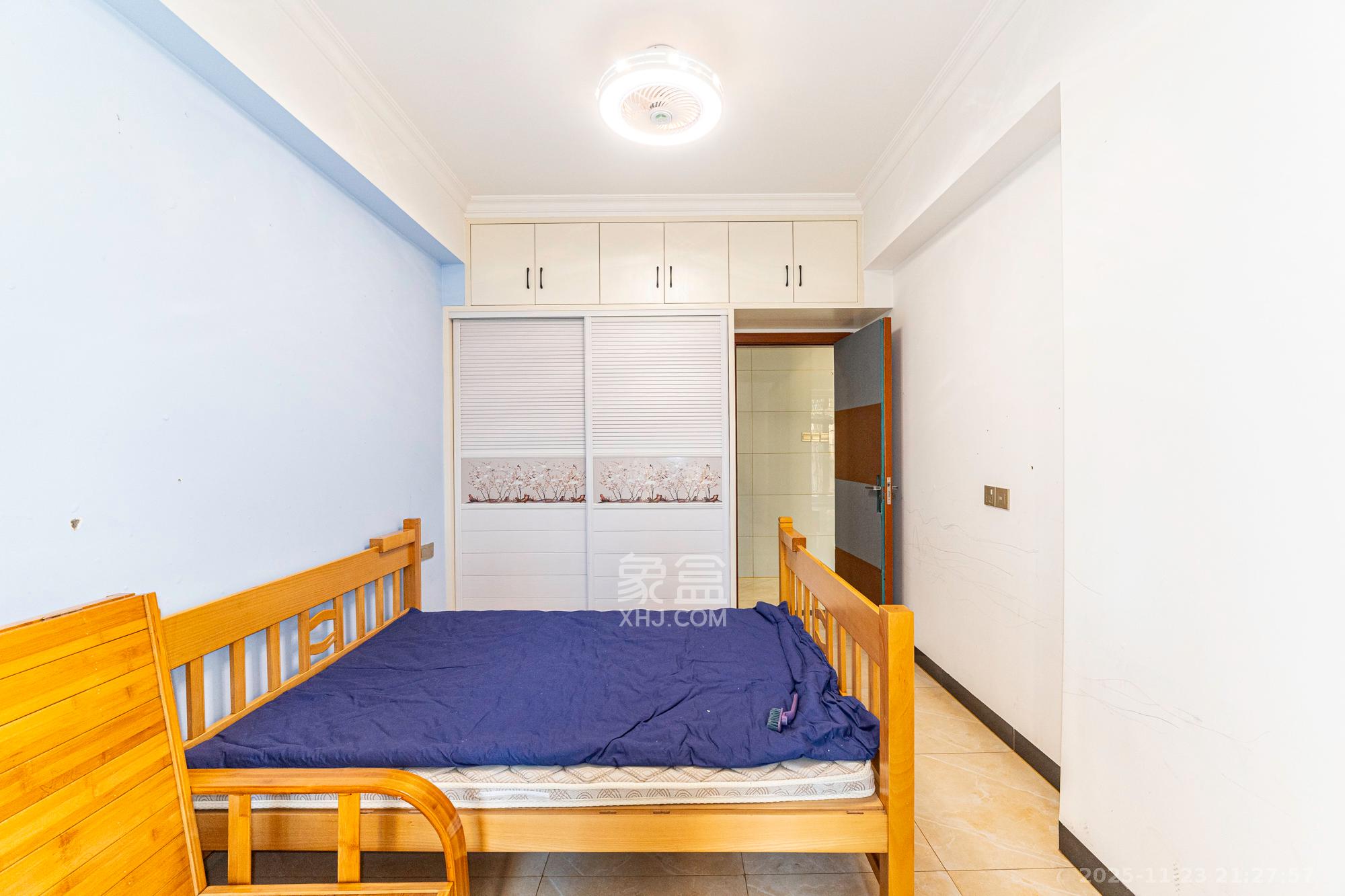 豪庭（江城豪庭）  3室2厅2卫    70.0万卧室