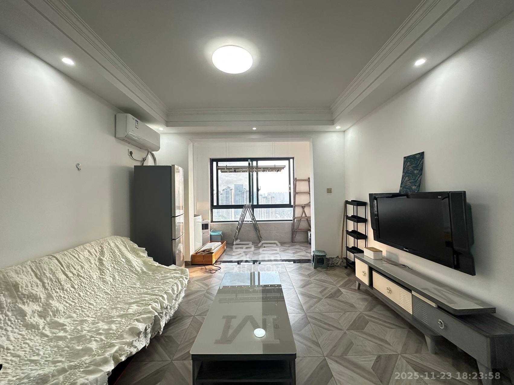 金鹰玖珑山 3室1厅2卫 2200.0元/月 金鹰玖珑山 3室1厅2卫 2200.0元/月室内图