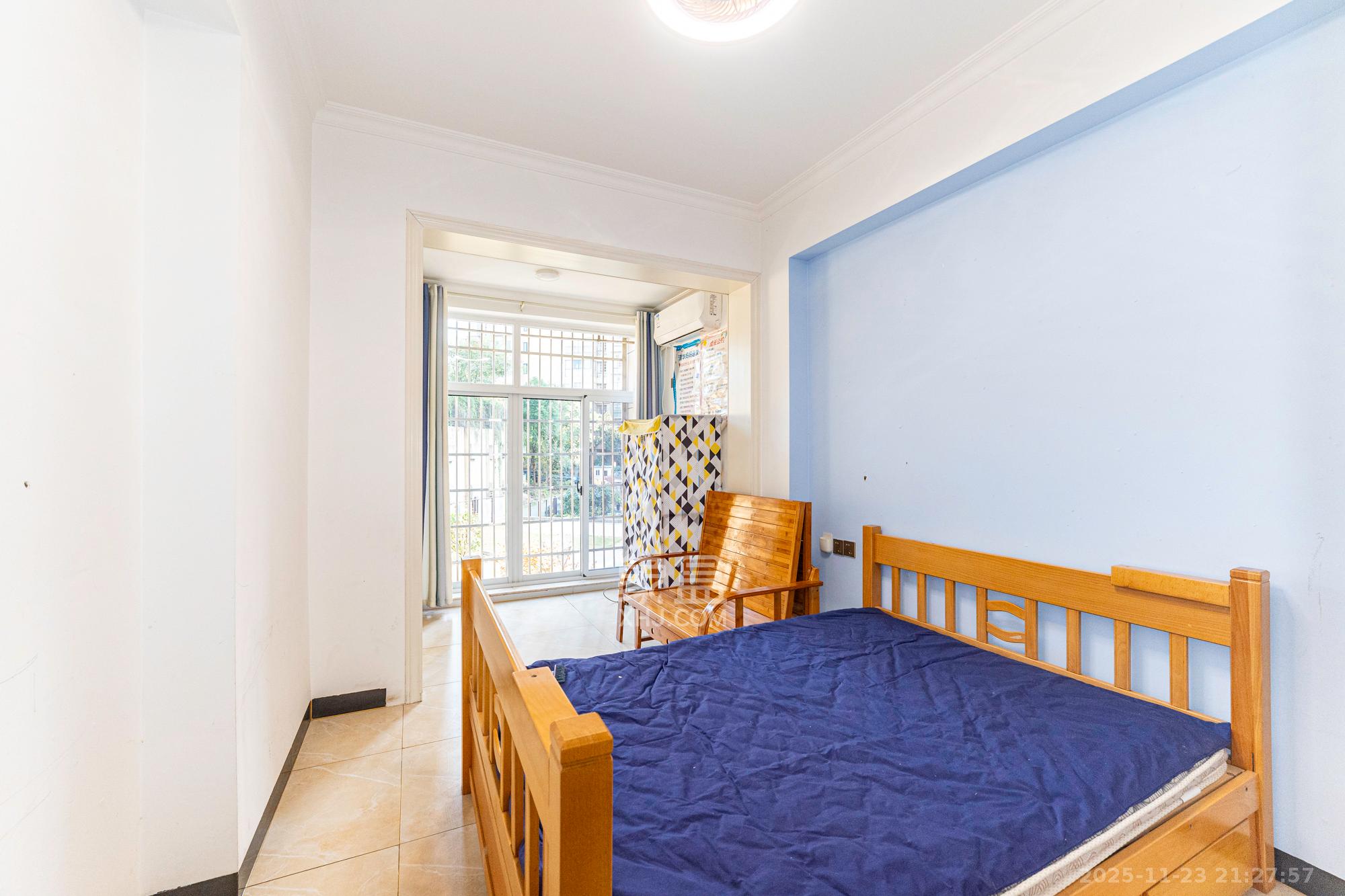 豪庭（江城豪庭）  3室2厅2卫    70.0万卧室