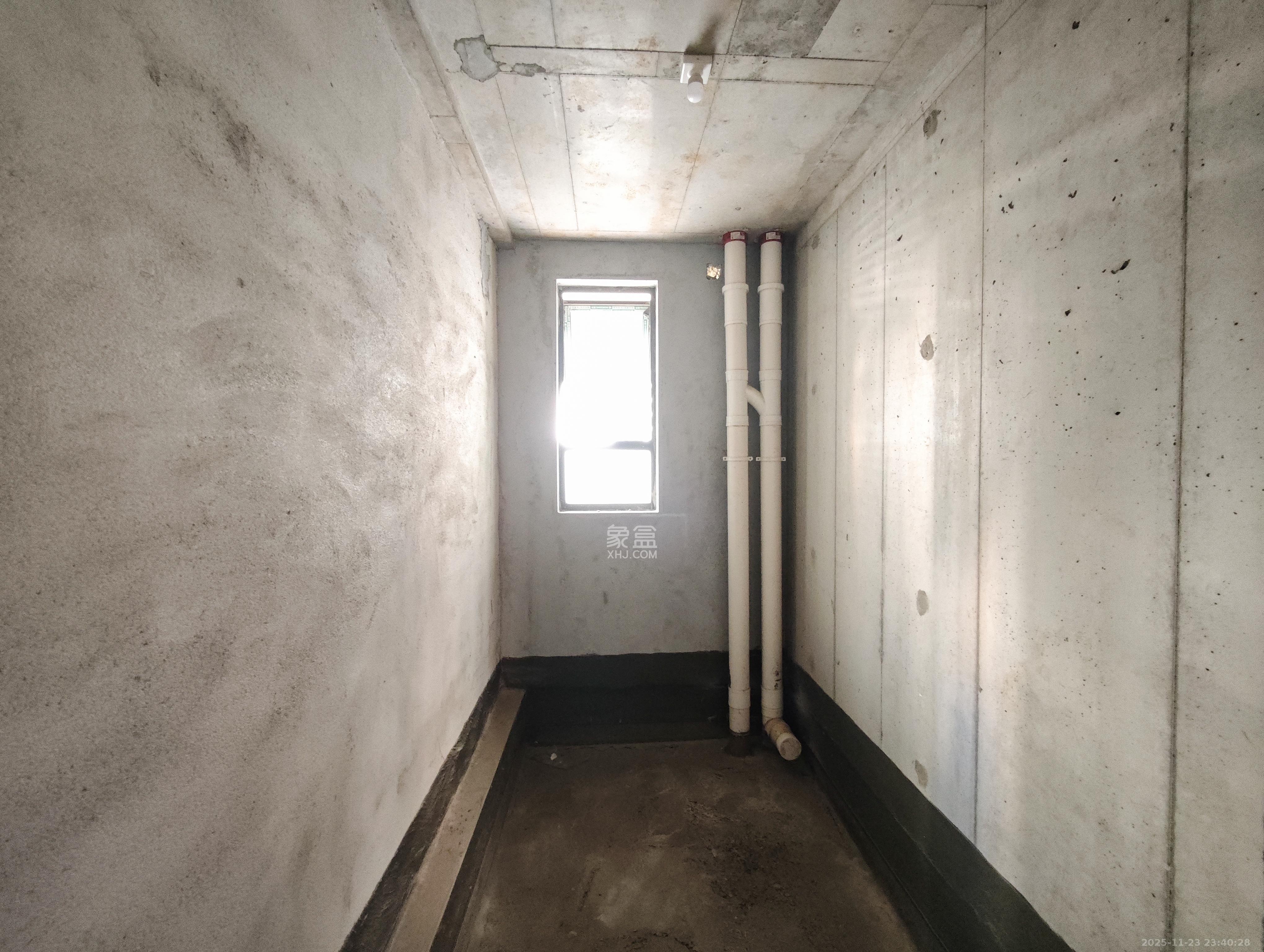 伊景园滨河苑 3室2厅2卫 70.0万 伊景园滨河苑 3室2厅2卫 70.0万卫生间