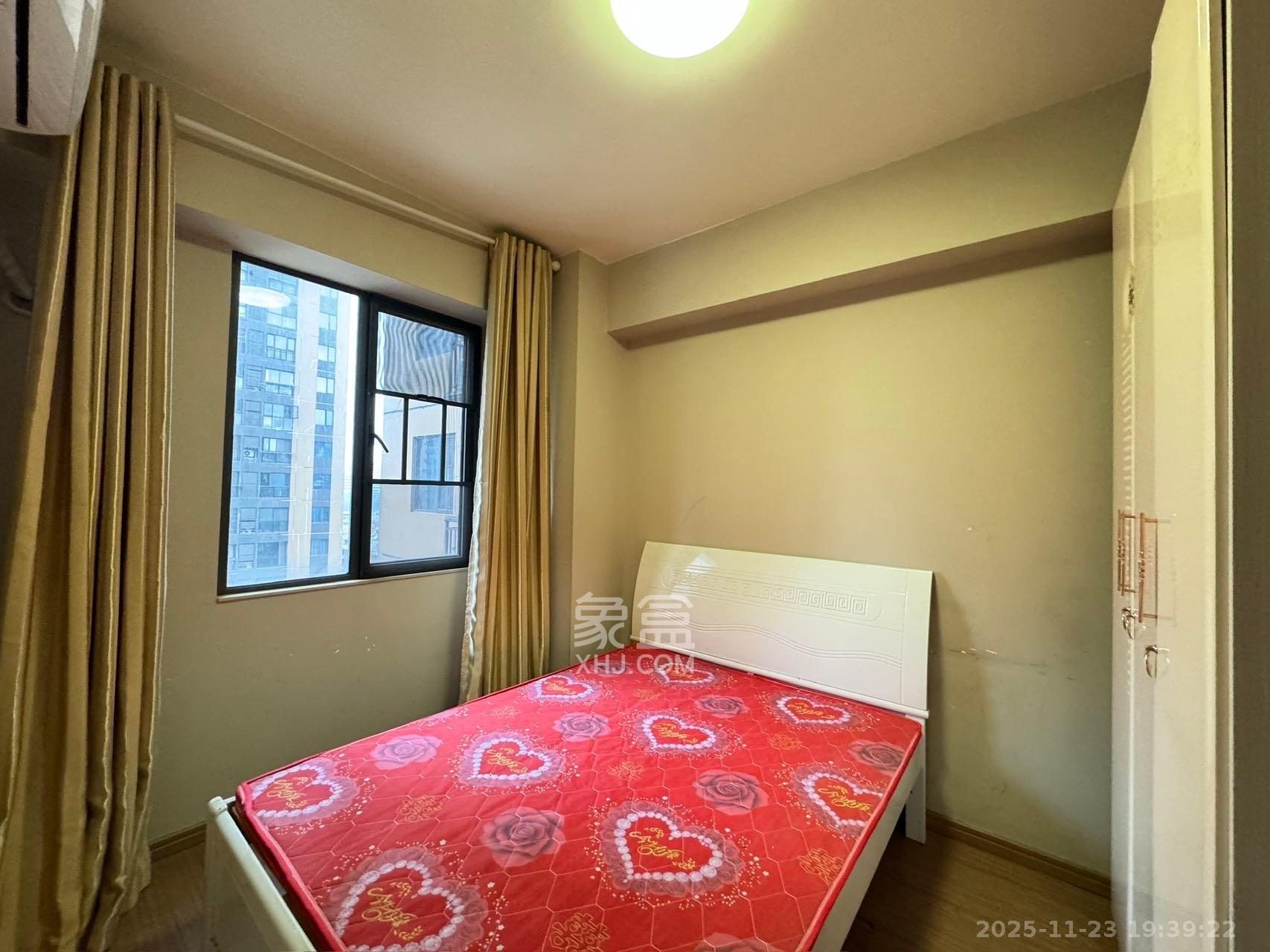 麓谷小镇 1室2厅1卫 2200.0元/月 麓谷小镇 1室2厅1卫 2200.0元/月室内图