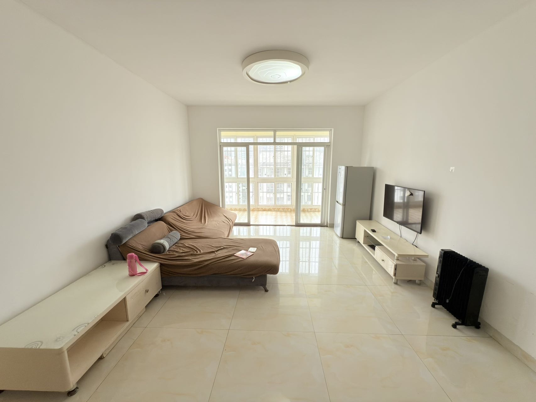 宝泰温泉花园 2室2厅1卫 2300.0元/月 宝泰温泉花园 2室2厅1卫 2300.0元/月室内图