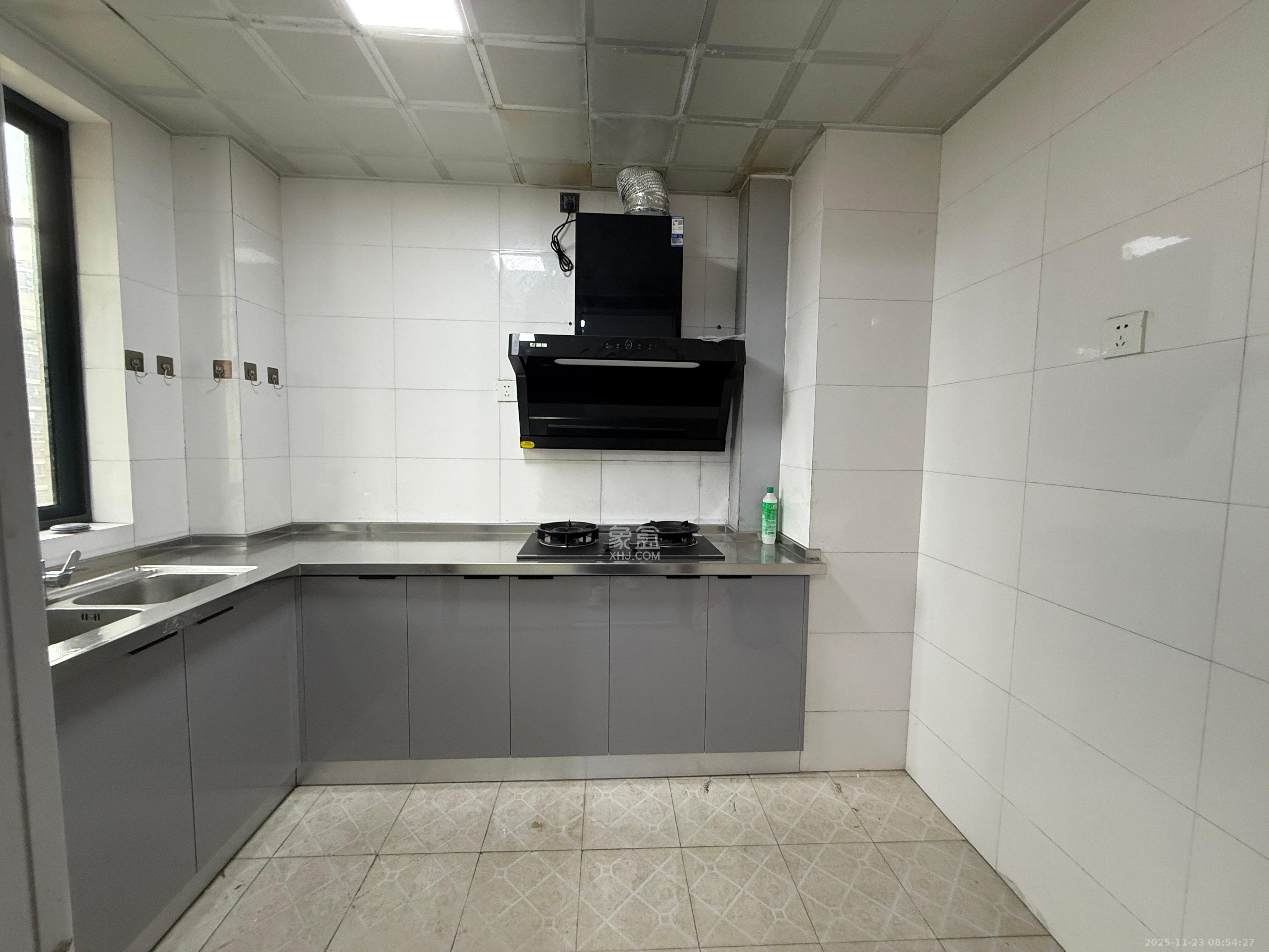 岳华嘉园 3室2厅2卫 2200.0元/月 岳华嘉园 3室2厅2卫 2200.0元/月室内图