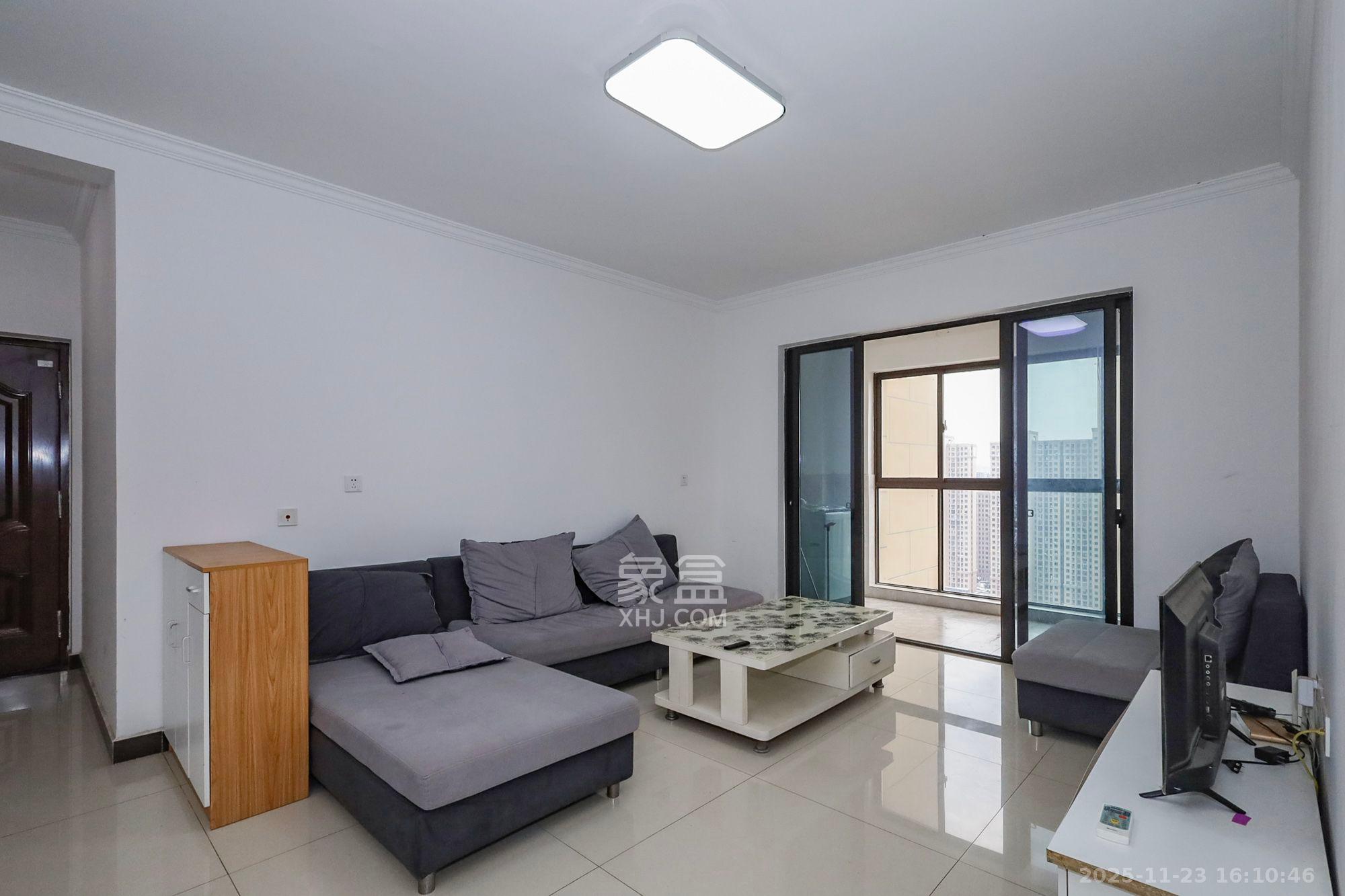 光明E城  3室2厅1卫    2500.0元/月