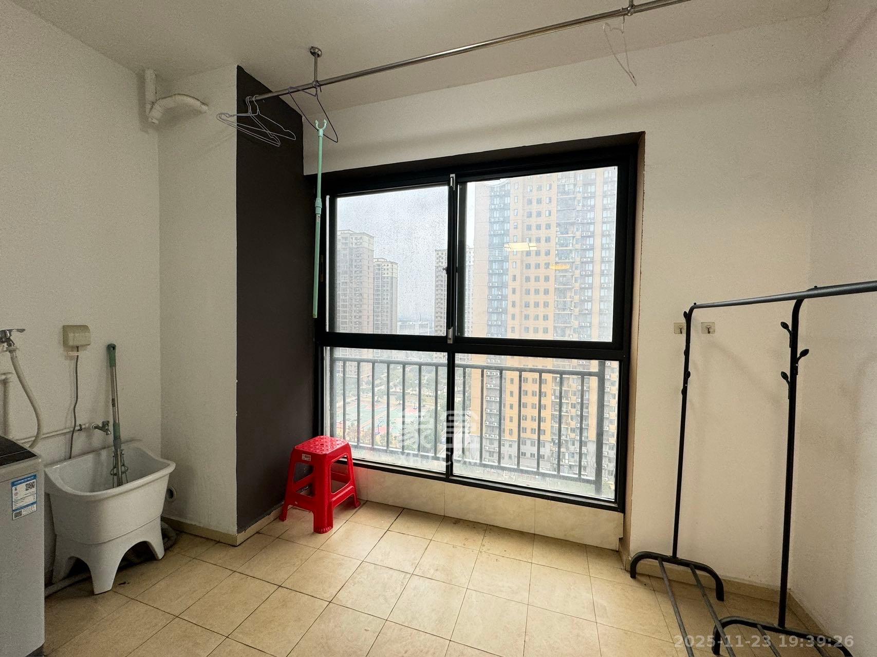 麓谷小镇 1室2厅1卫 2200.0元/月 麓谷小镇 1室2厅1卫 2200.0元/月室内图