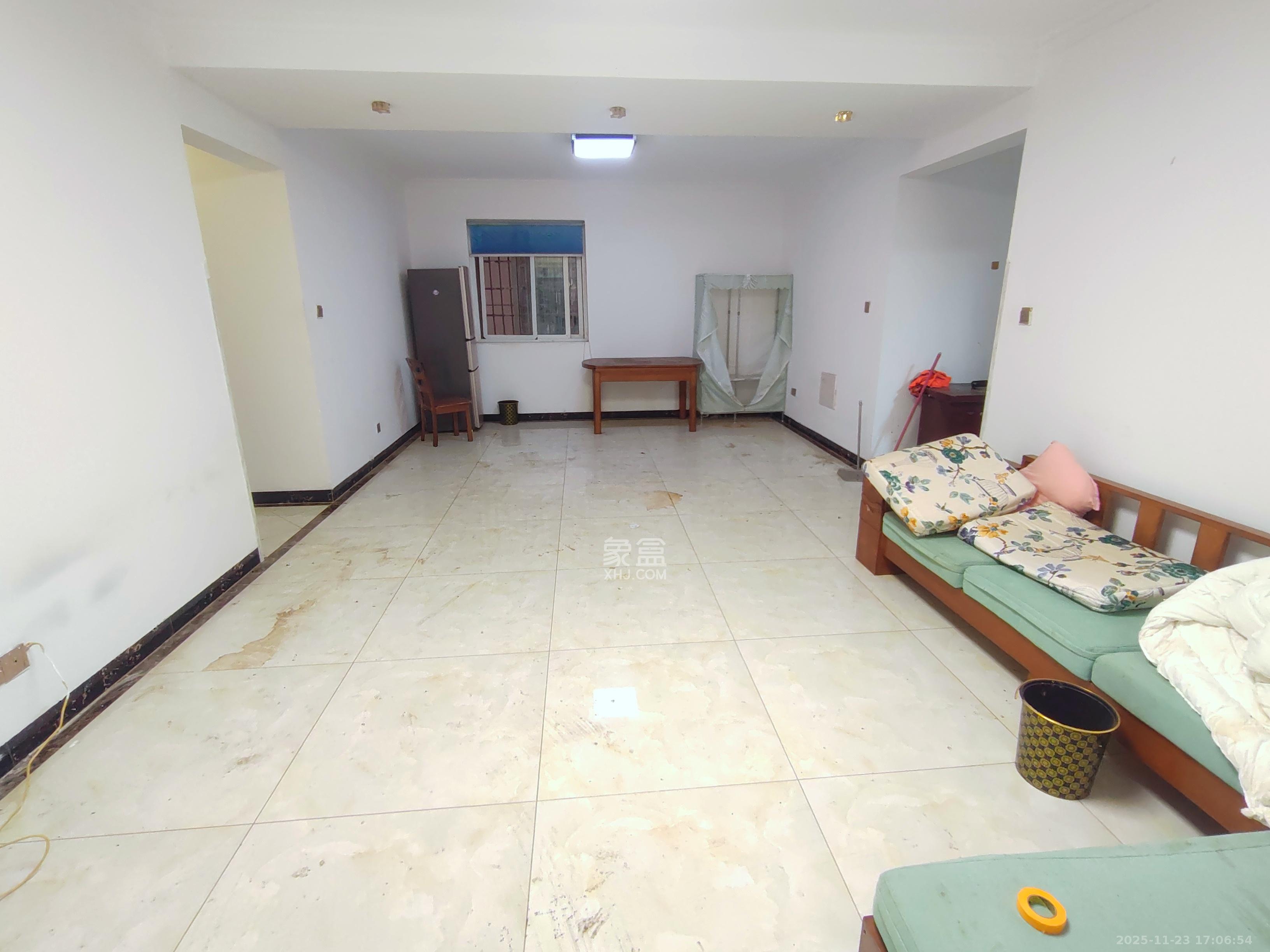 和康园小区 4室2厅2卫 2500.0元/月 和康园小区 4室2厅2卫 2500.0元/月室内图