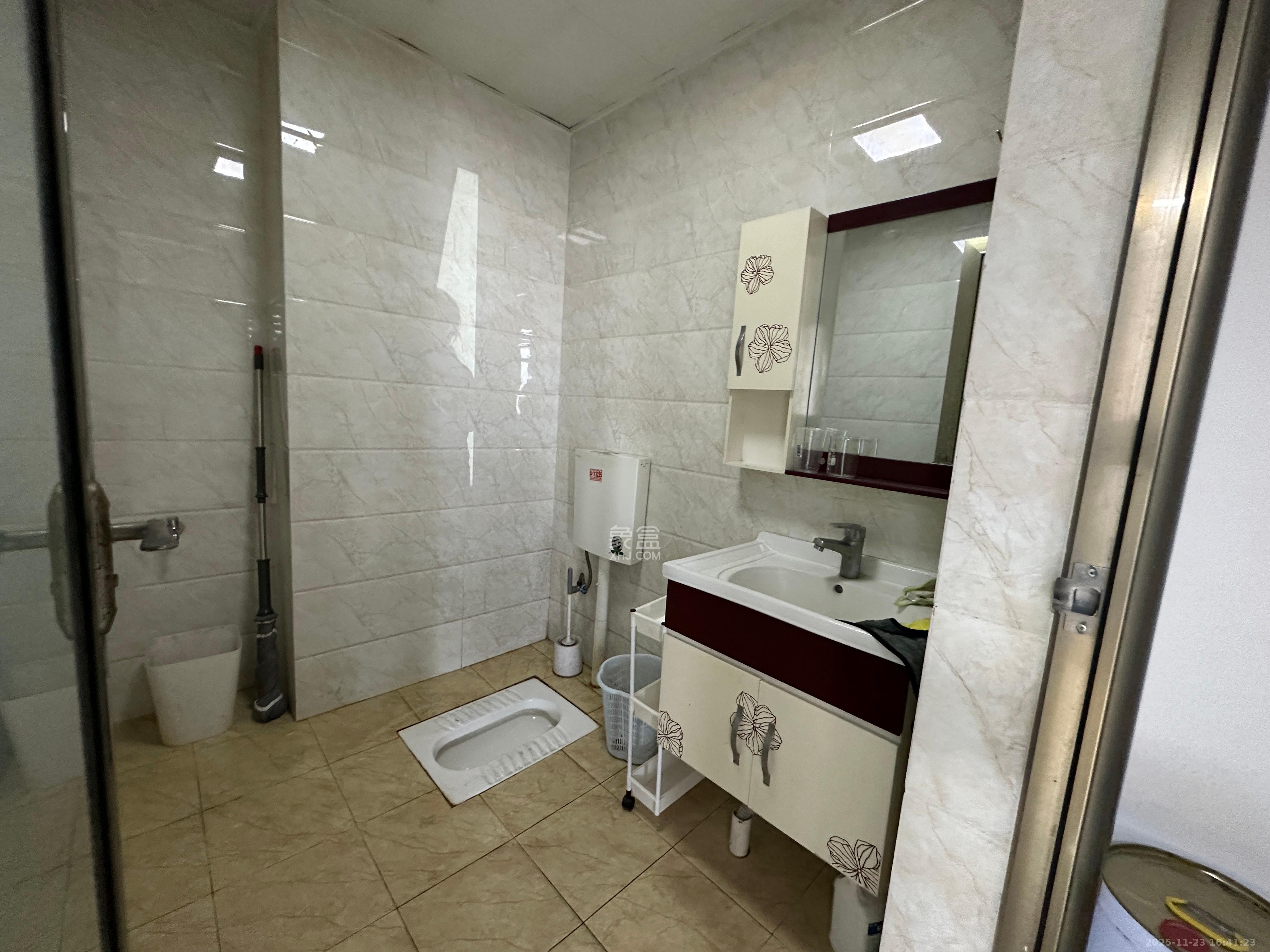 长房中庭国际(东郡华蓉广场) 1室1厅1卫 2600.0元/月 长房中庭国际(东郡华蓉广场) 1室1厅1卫 2600.0元/月室内图