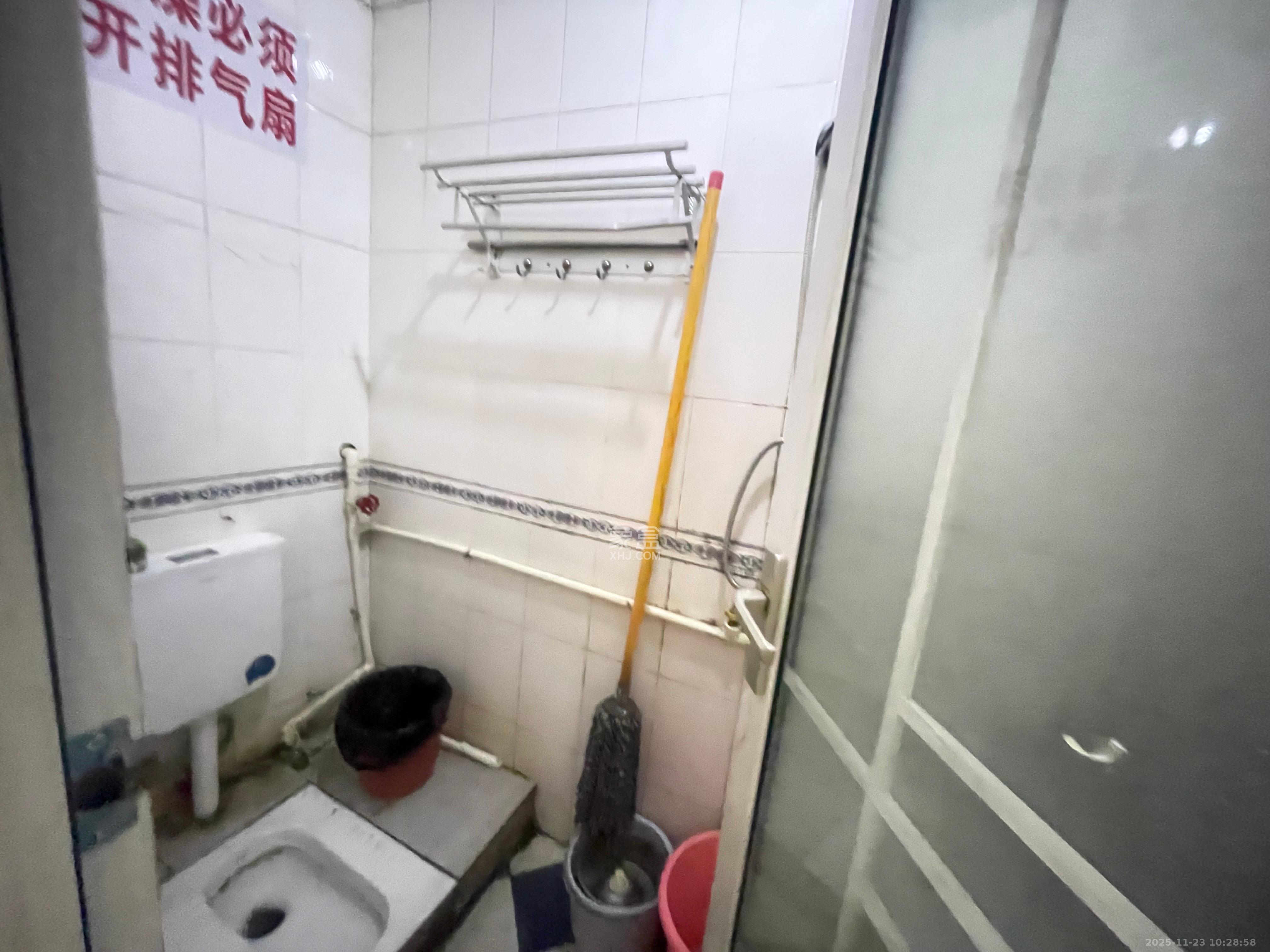 红旗区机械研究所宿舍  3室1厅1卫    1500.0元/月室内图