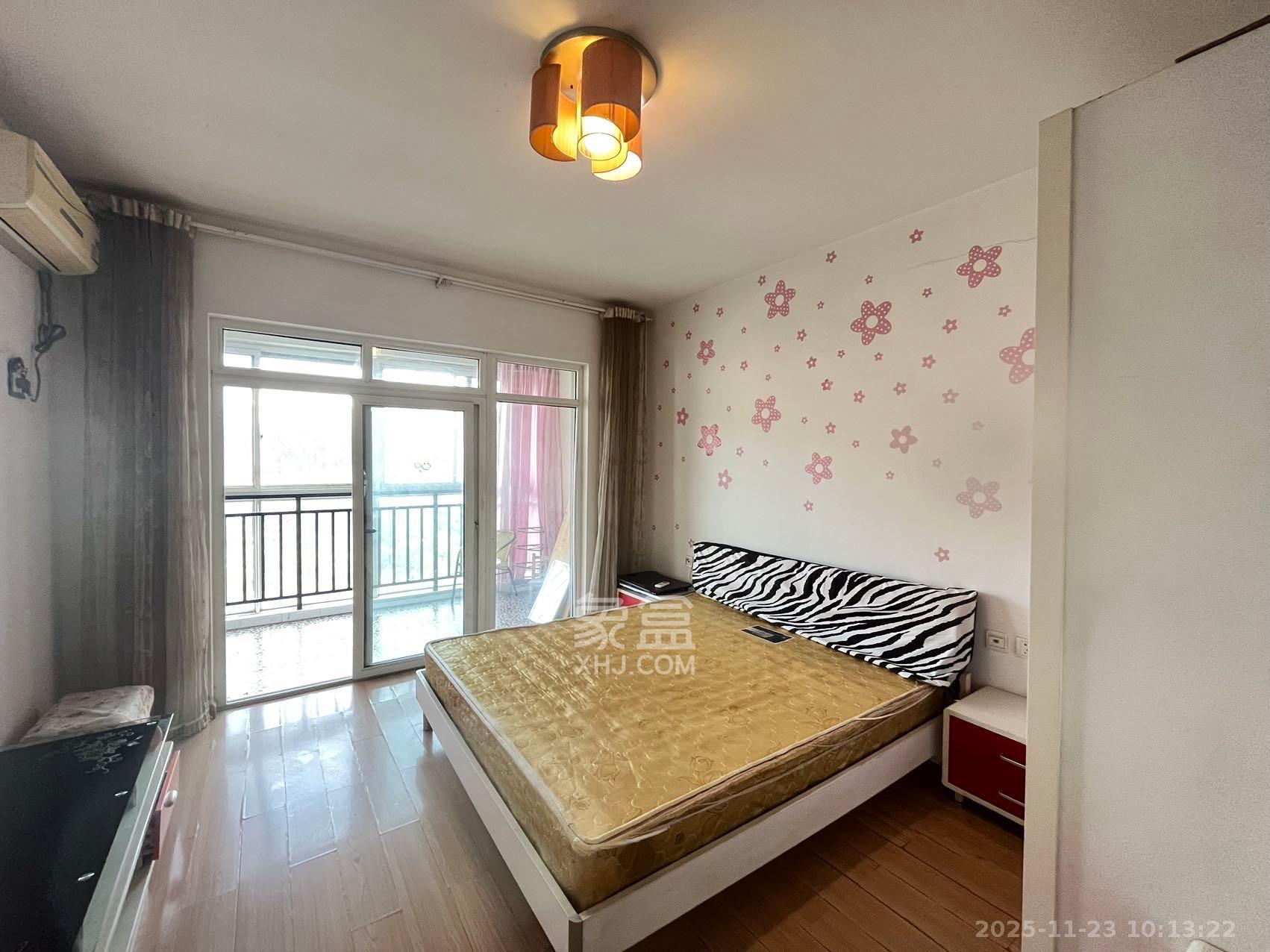 麓山润城  3室2厅2卫    2200.0元/月室内图