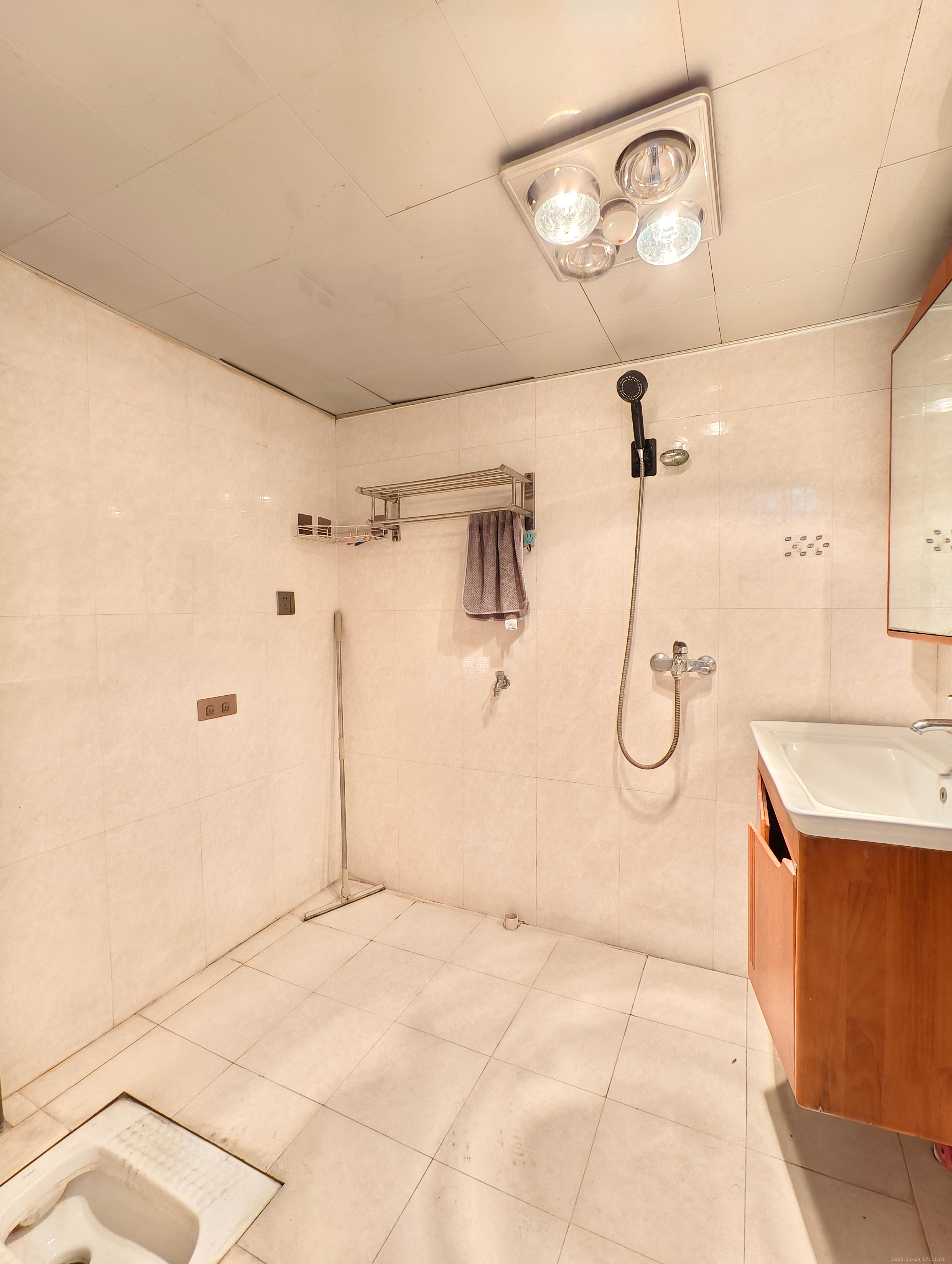 金色山庄  3室2厅2卫    3000.0元/月室内图