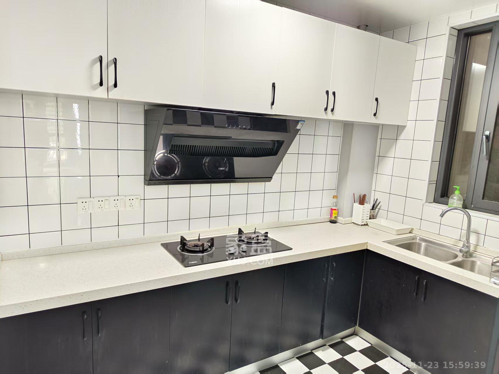 蓝光雍锦半岛  3室2厅2卫    2400.0元/月室内图