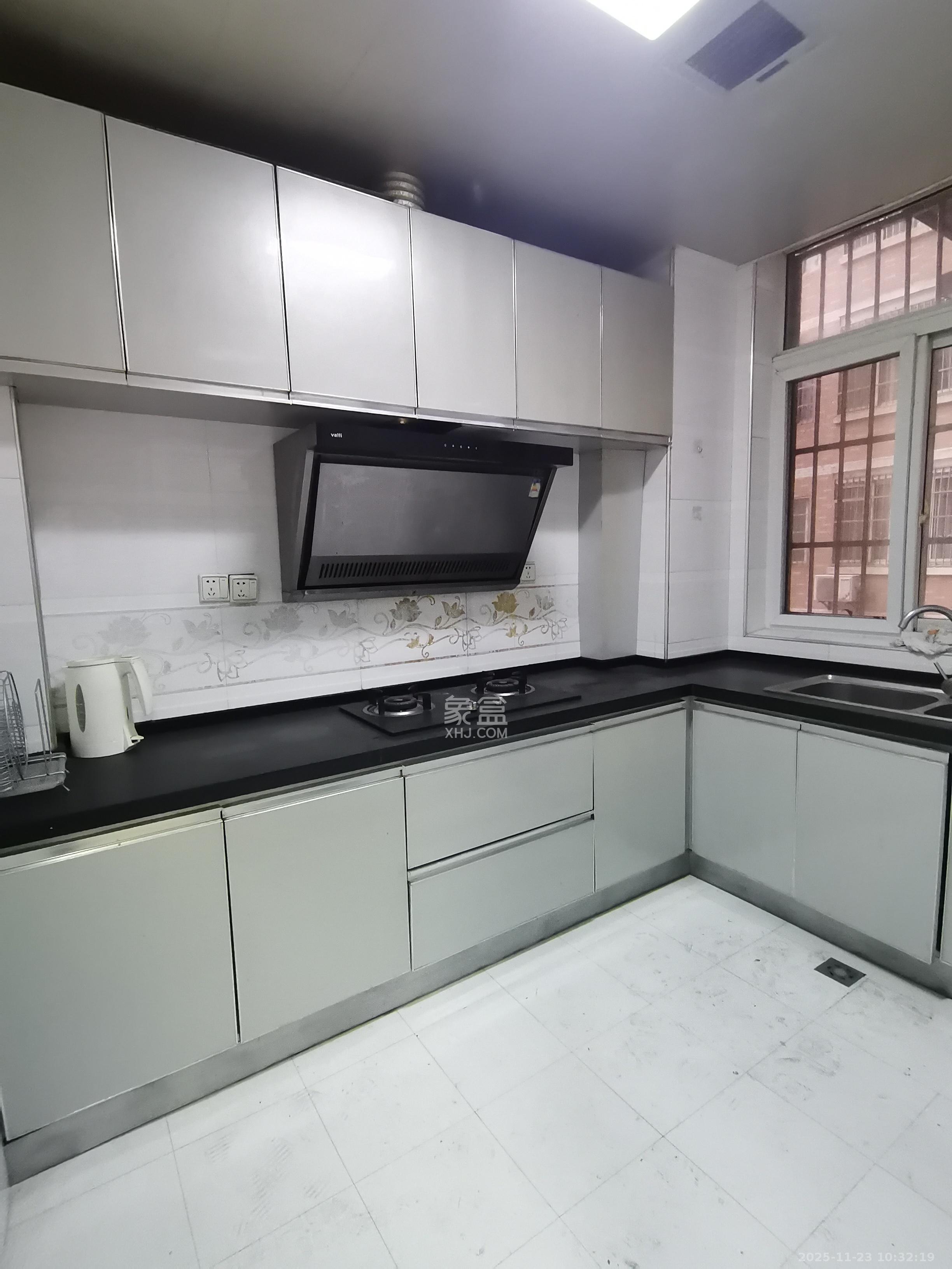 星城国际  3室2厅2卫    1700.0元/月室内图