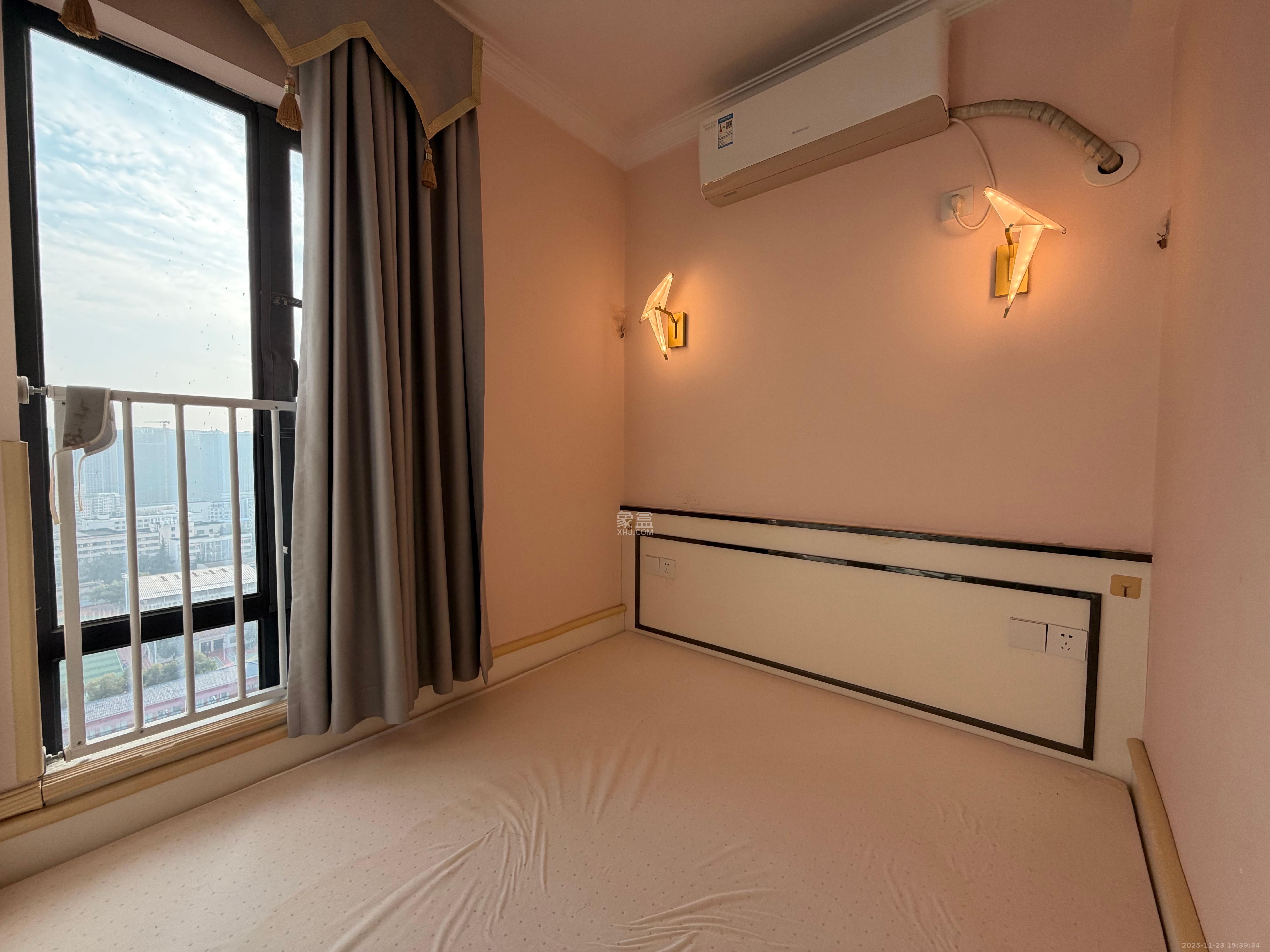 荣悦台 1室1厅1卫 2350.0元/月 荣悦台 1室1厅1卫 2350.0元/月室内图