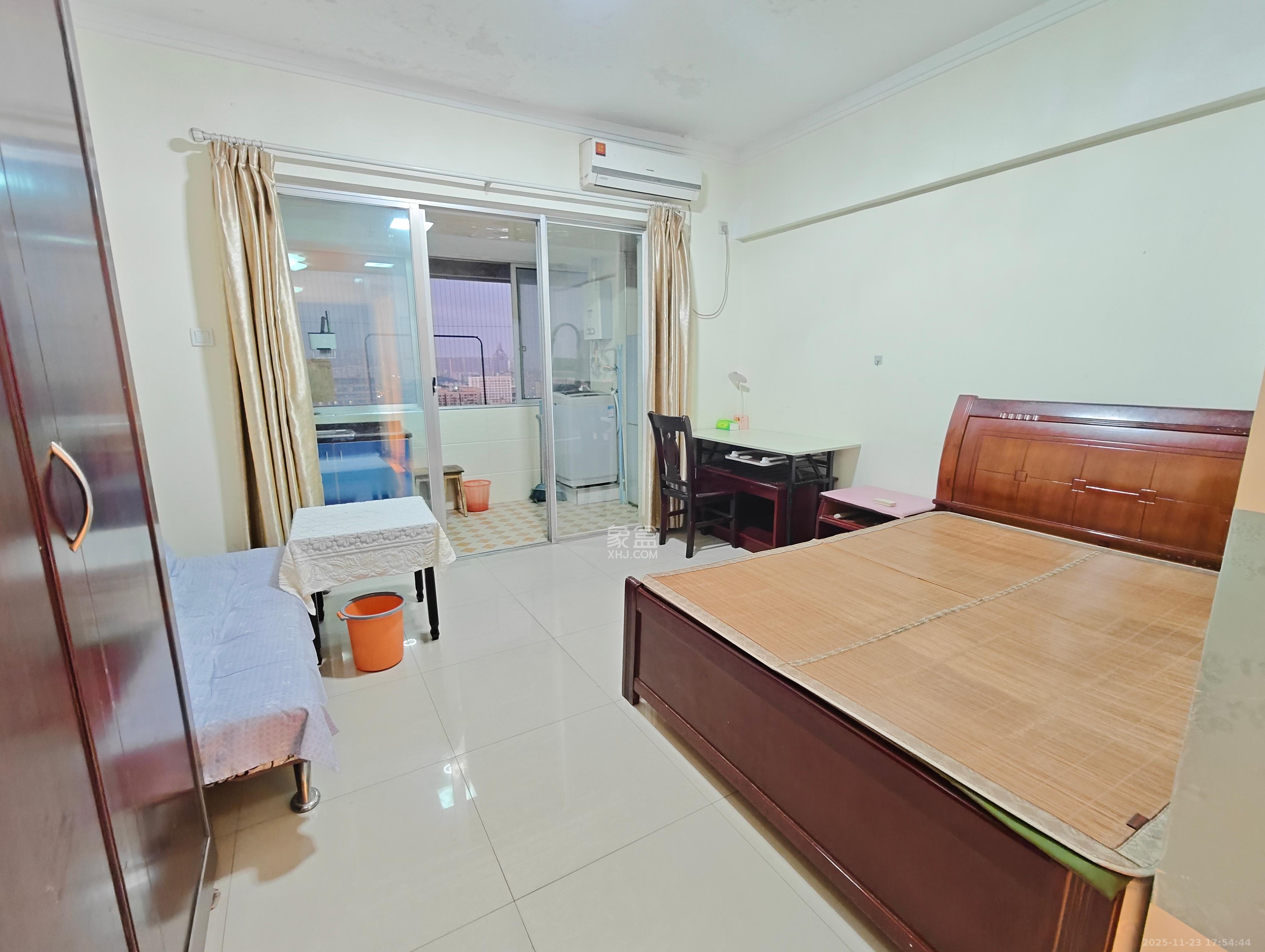 观湖公寓  1室1厅1卫    1500.0元/月室内图1