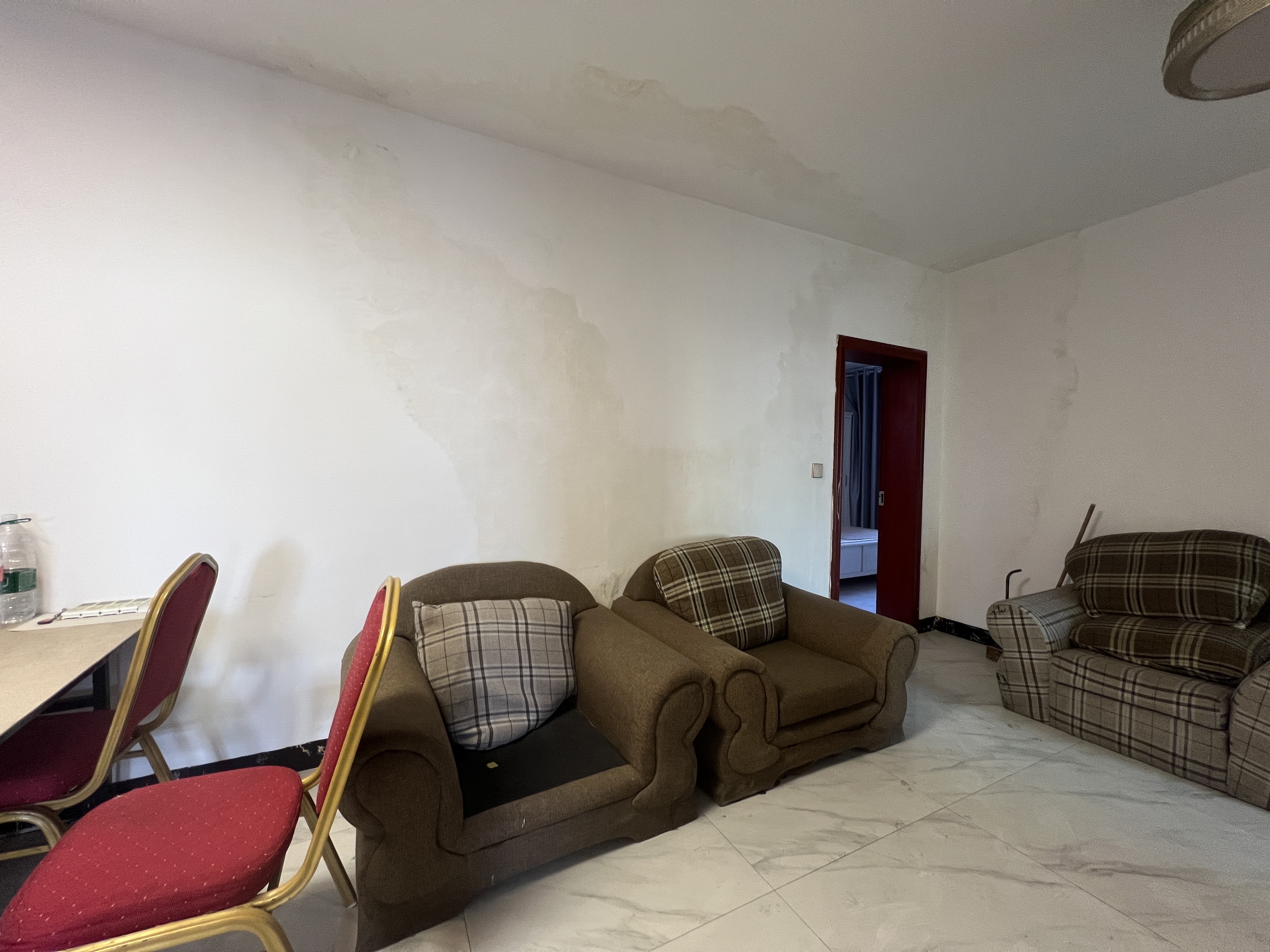 人民路散盘 1室0厅0卫 1500.0元/月 人民路散盘 1室0厅0卫 1500.0元/月室内图