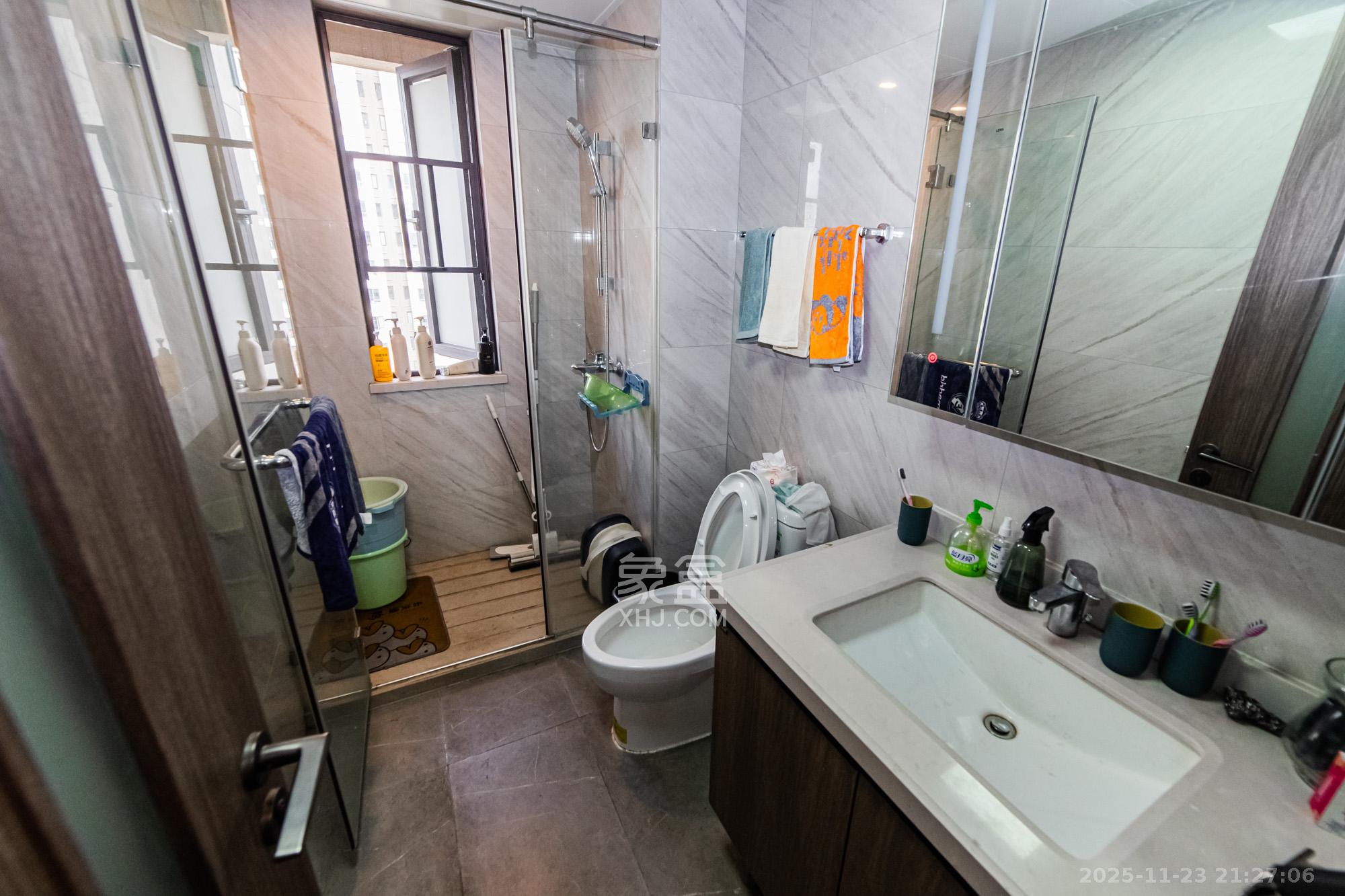 龙湖春江天玺 4室2厅2卫 185.0万 龙湖春江天玺 4室2厅2卫 185.0万卫生间