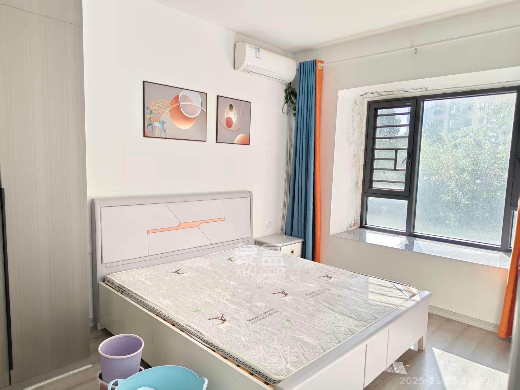 蓝光雍锦半岛  3室2厅2卫    2400.0元/月室内图