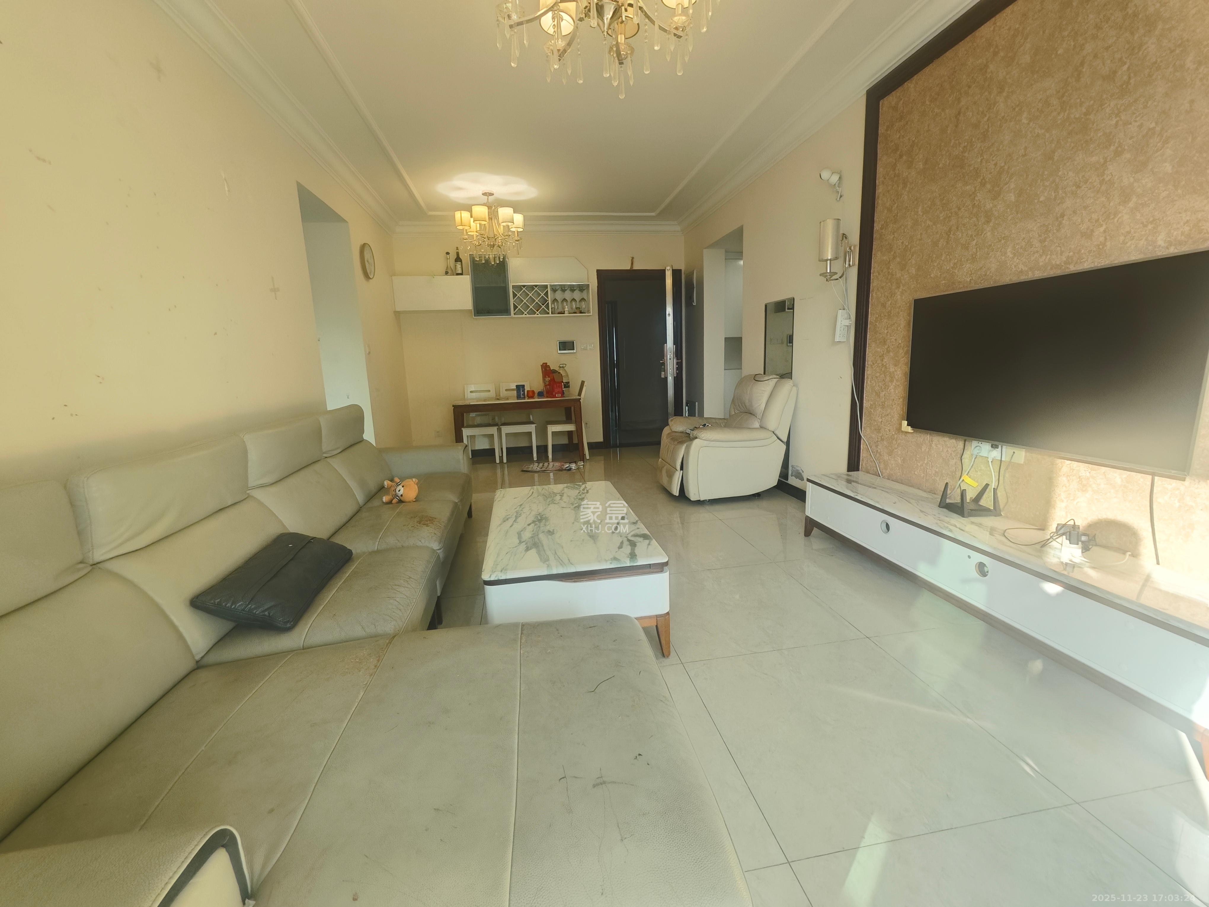 恒大翡翠华庭  3室2厅1卫    2100.0元/月室内图