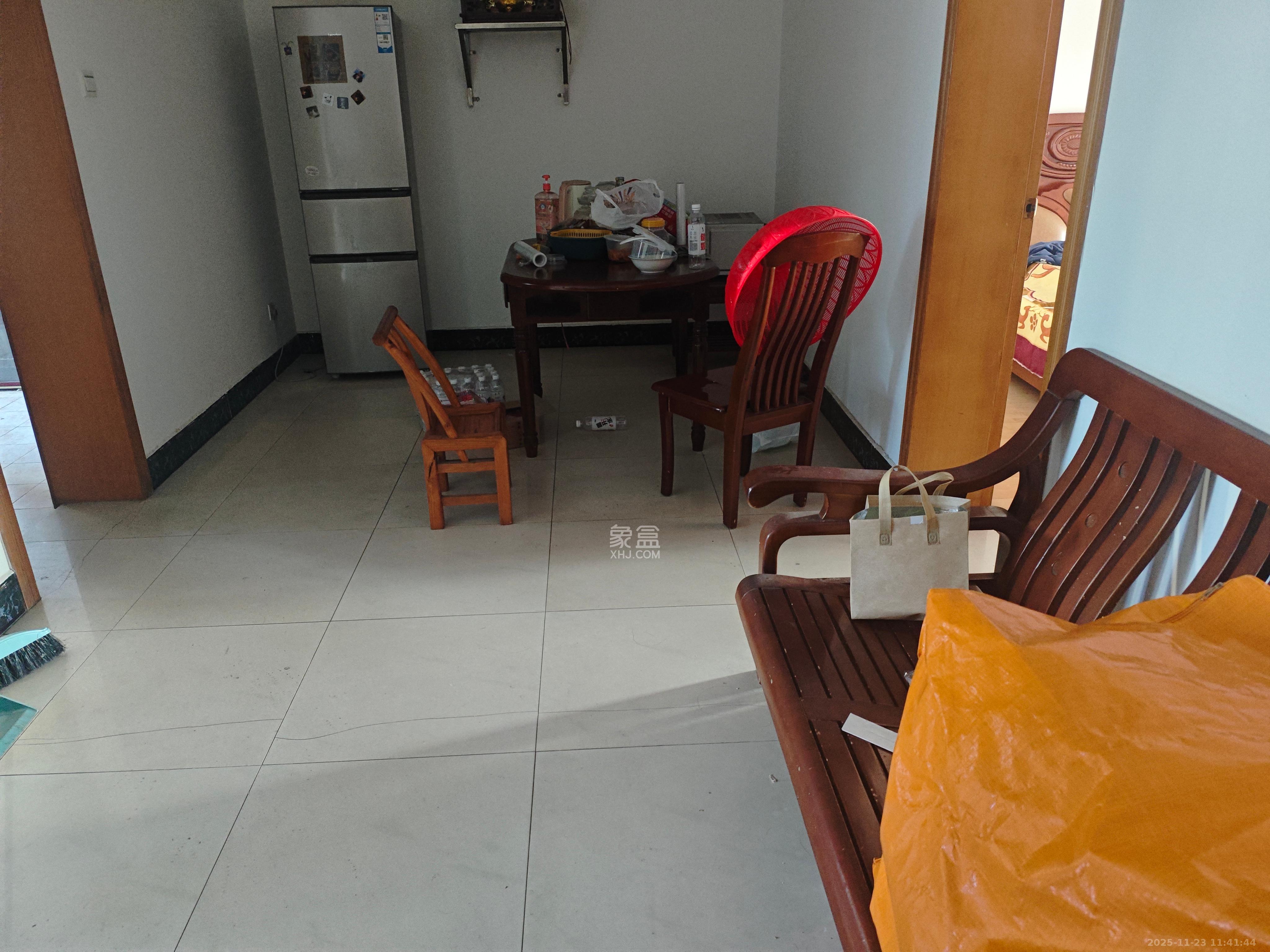 公交金盆小区  1室1厅1卫    500.0元/月室内图