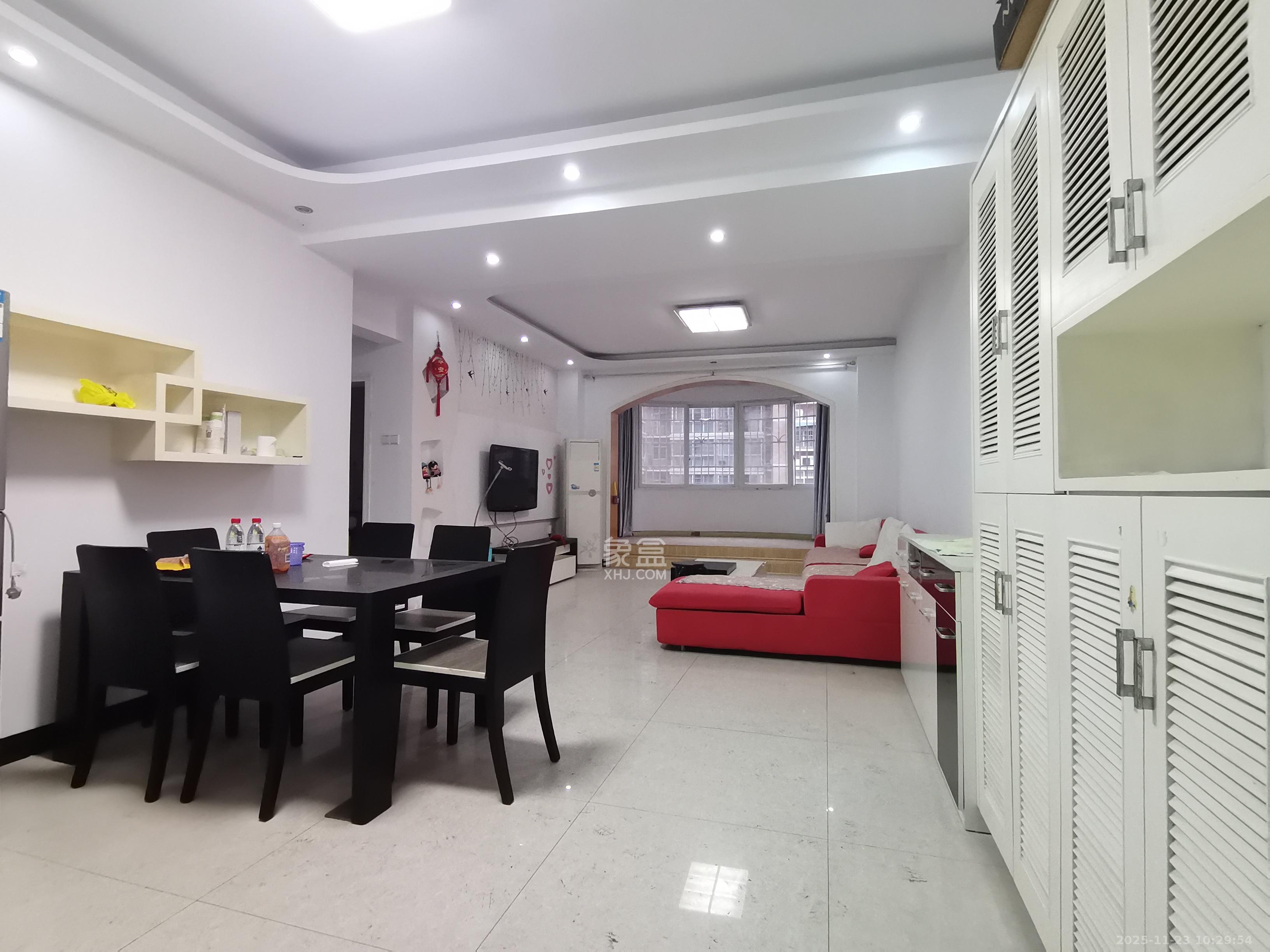 星城国际  3室2厅2卫    1700.0元/月室内图