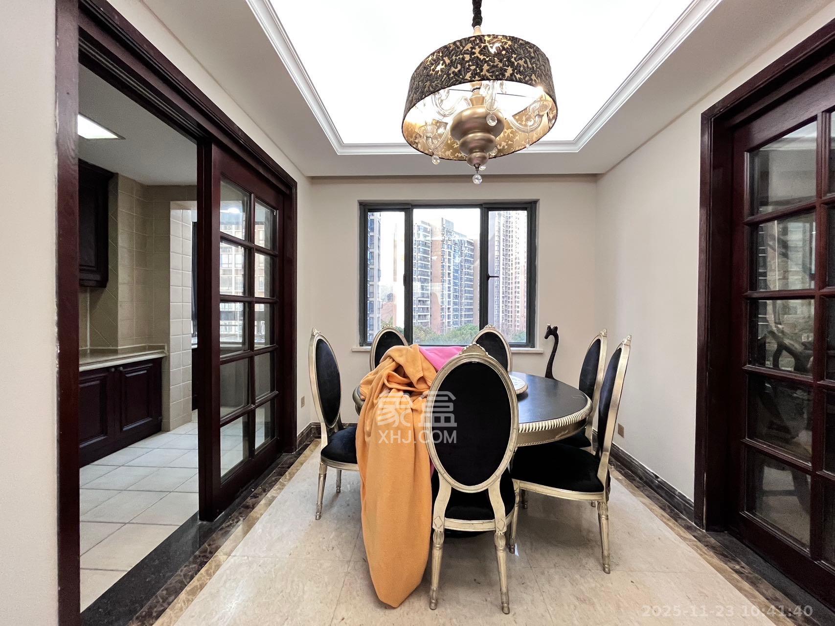 藏珑湖上国际花园  4室2厅2卫    5000.0元/月室内图