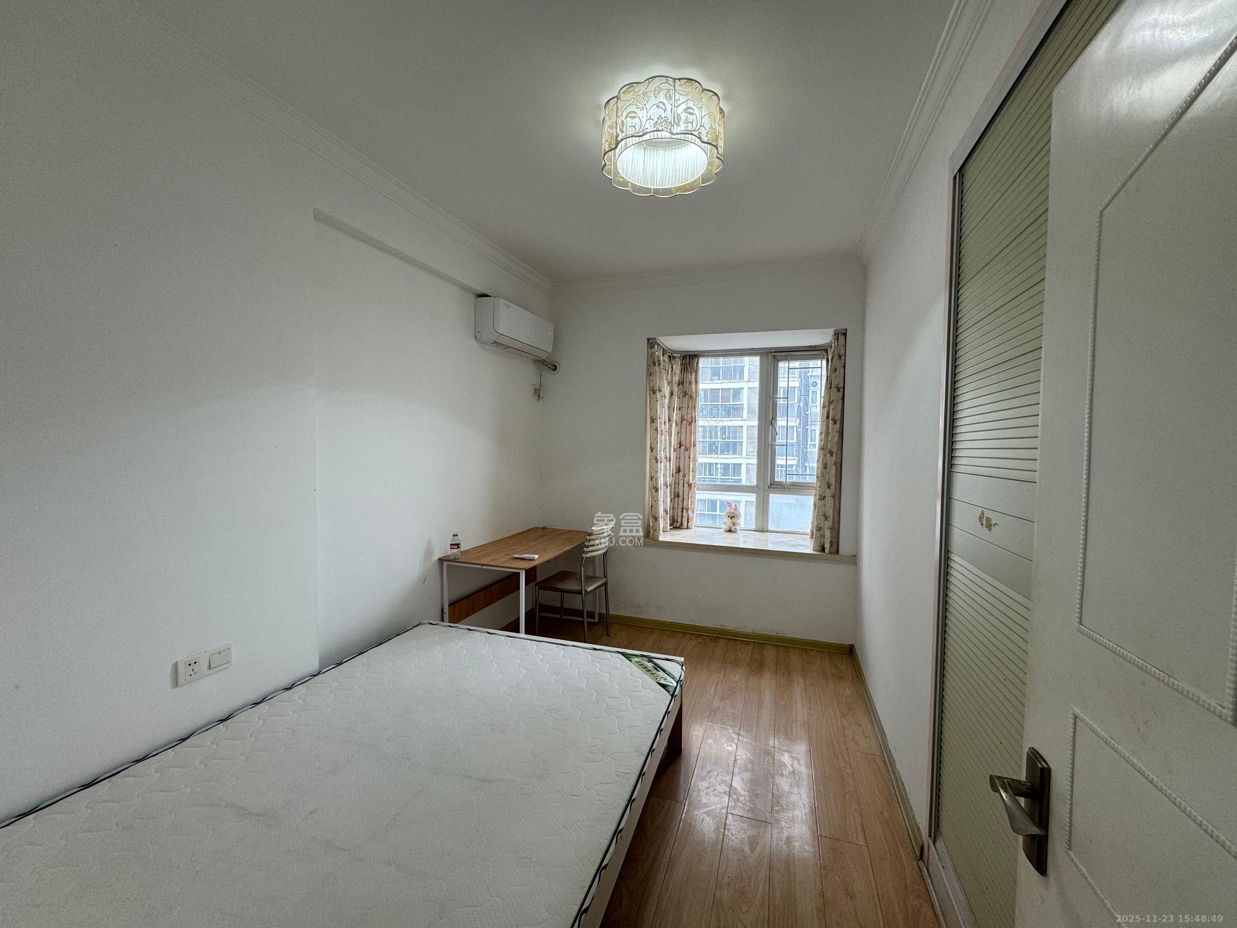 学府华庭  3室2厅2卫    2500.0元/月室内图