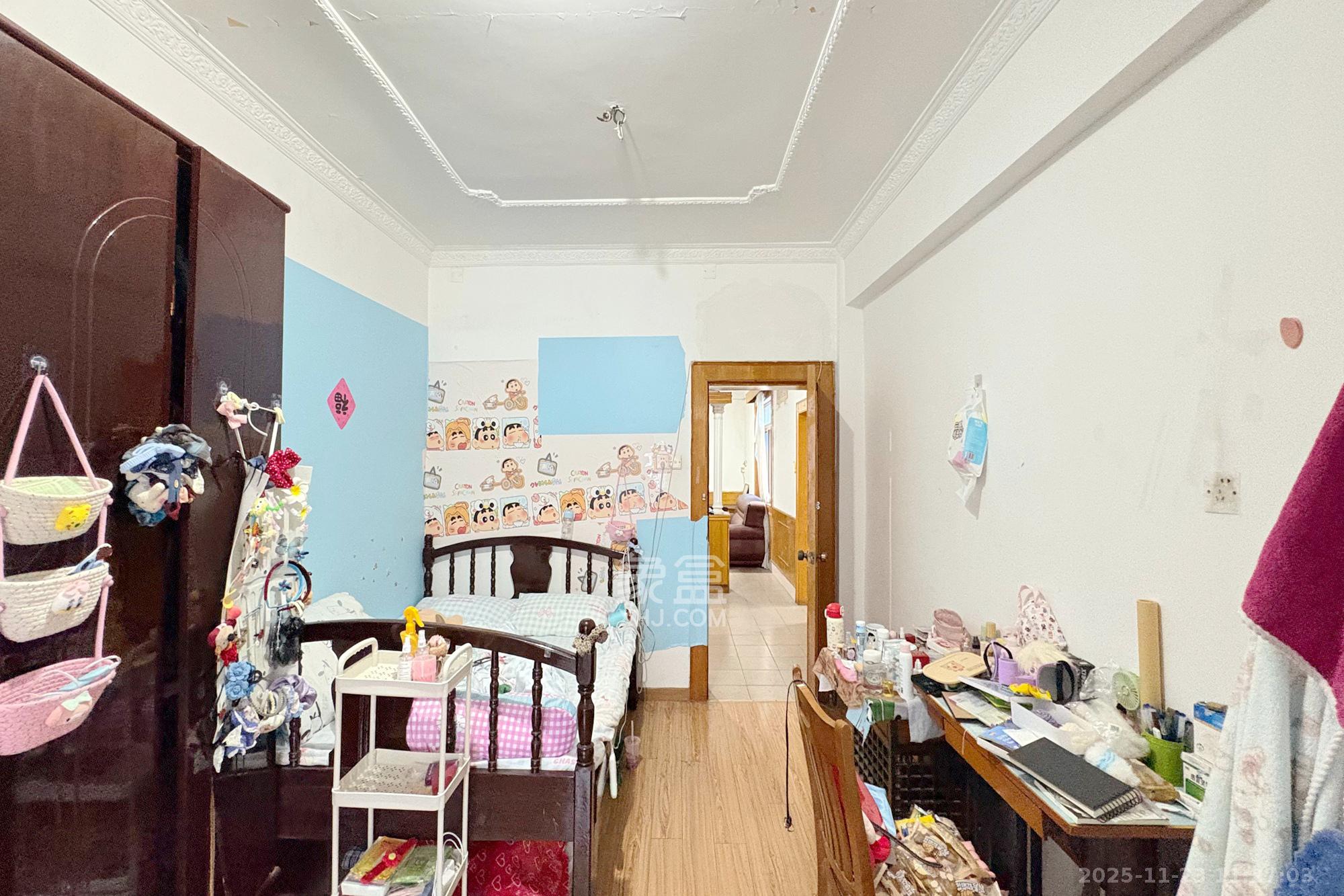 复兴街(陈家巷)散盘 2室2厅1卫 56.0万 复兴街(陈家巷)散盘 2室2厅1卫 56.0万卧室