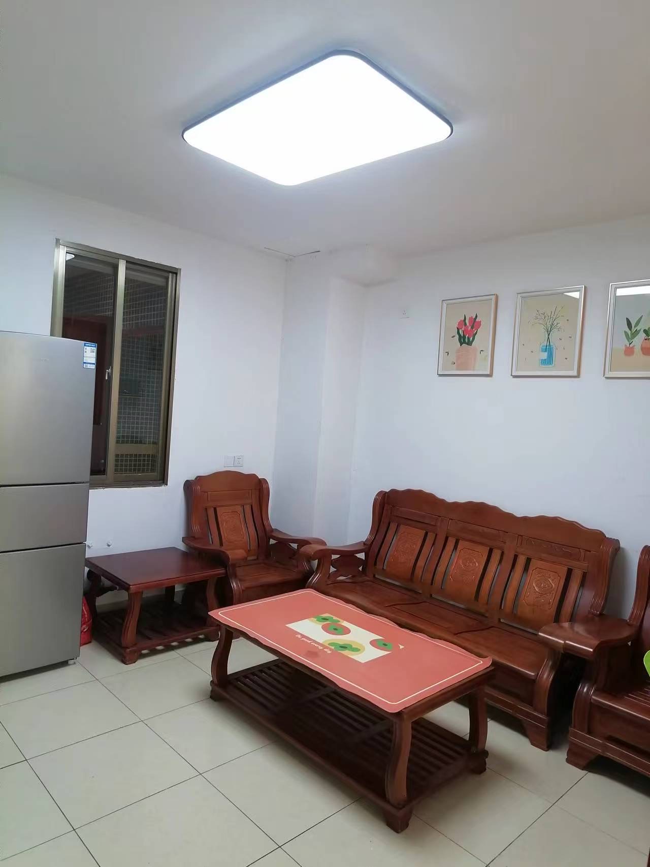 鸿禧广场 1室0厅0卫 1800.0元/月 鸿禧广场 1室0厅0卫 1800.0元/月室内图