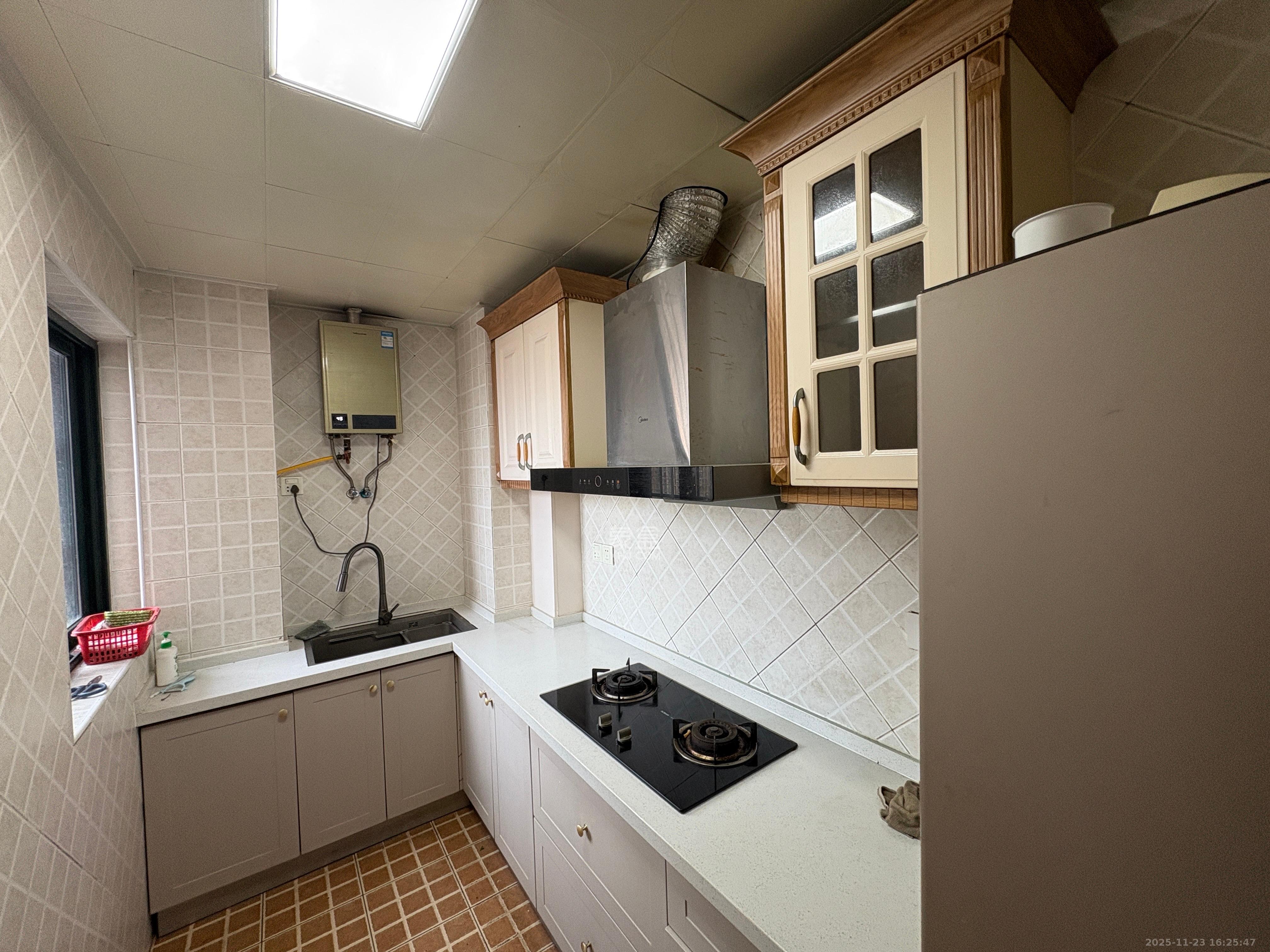 东玺门  2室1厅1卫    2500.0元/月室内图