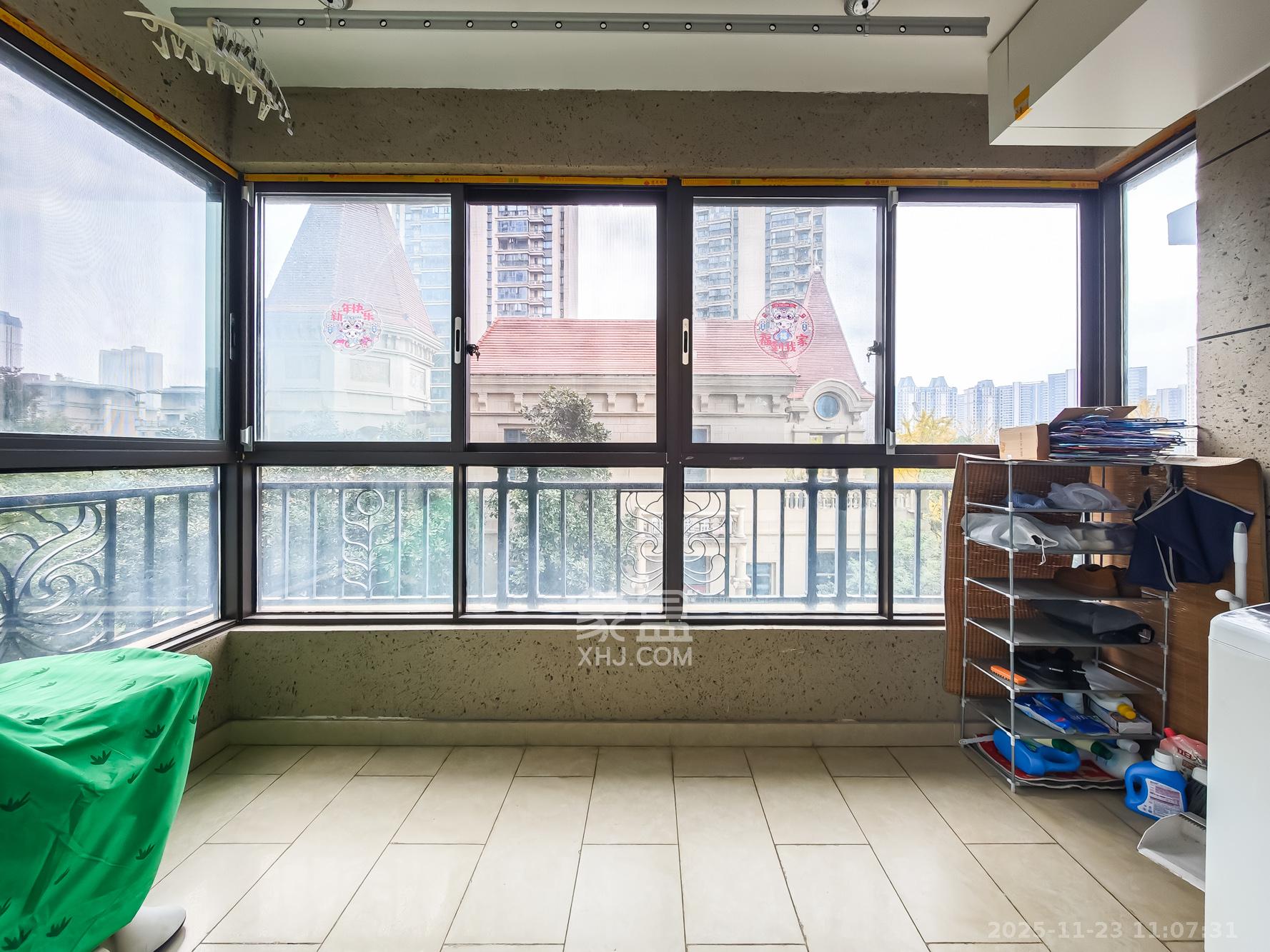 恒大御景天下城一期 3室2厅1卫 65.0万 恒大御景天下城一期 3室2厅1卫 65.0万阳台