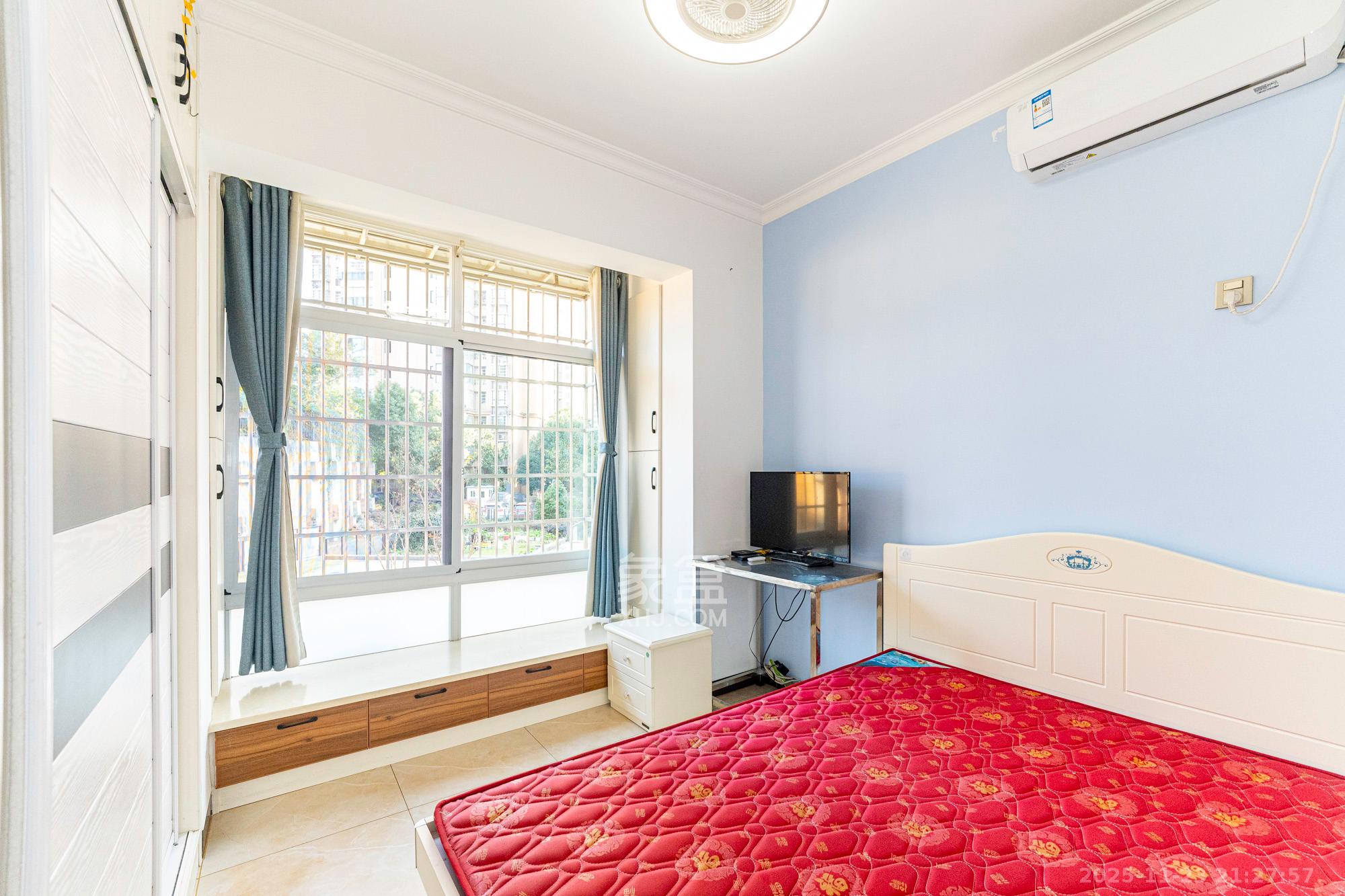 豪庭（江城豪庭）  3室2厅2卫    70.0万卧室