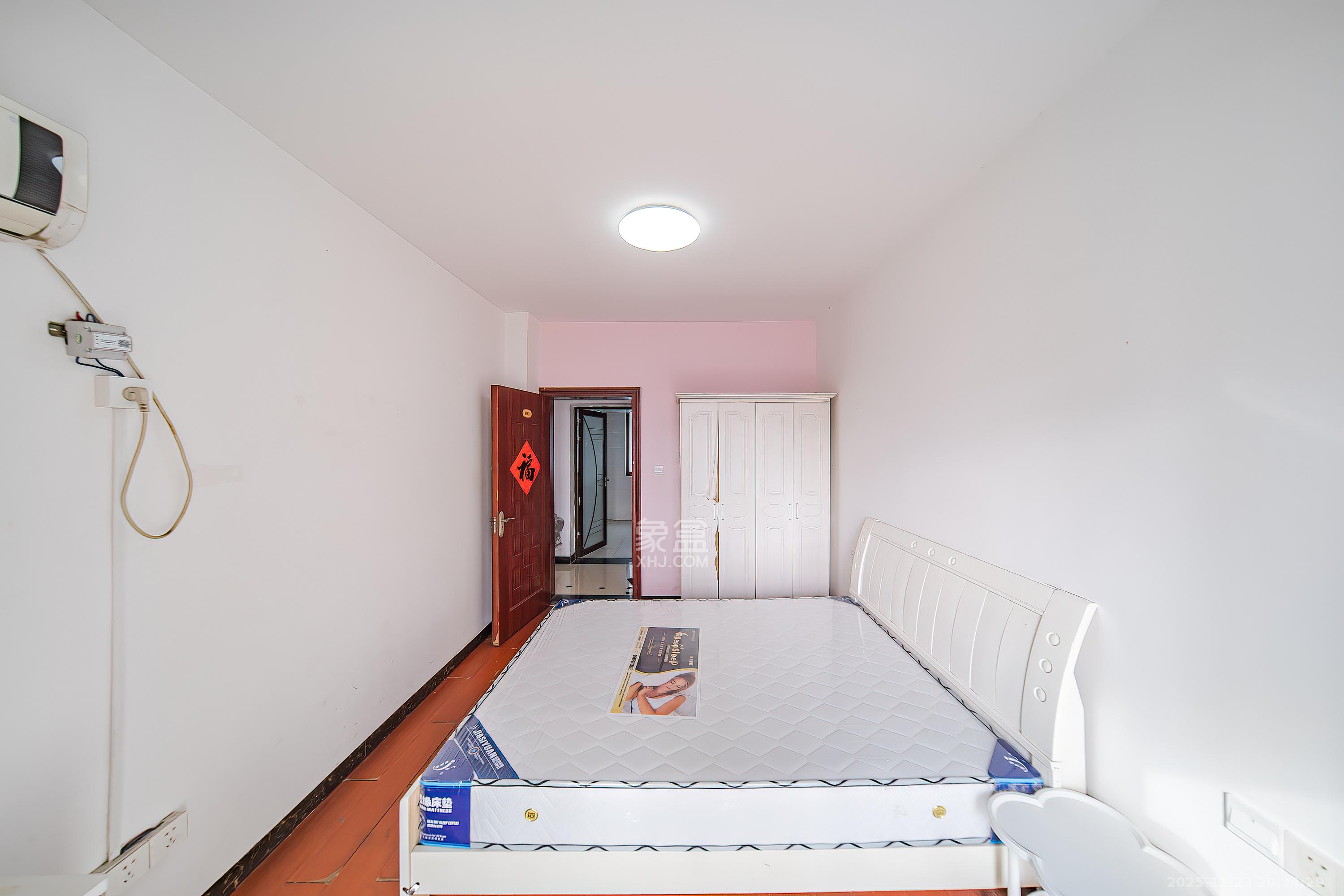 四方水岸(世方水岸) 3室2厅1卫 95.0万 四方水岸(世方水岸) 3室2厅1卫 95.0万卧室