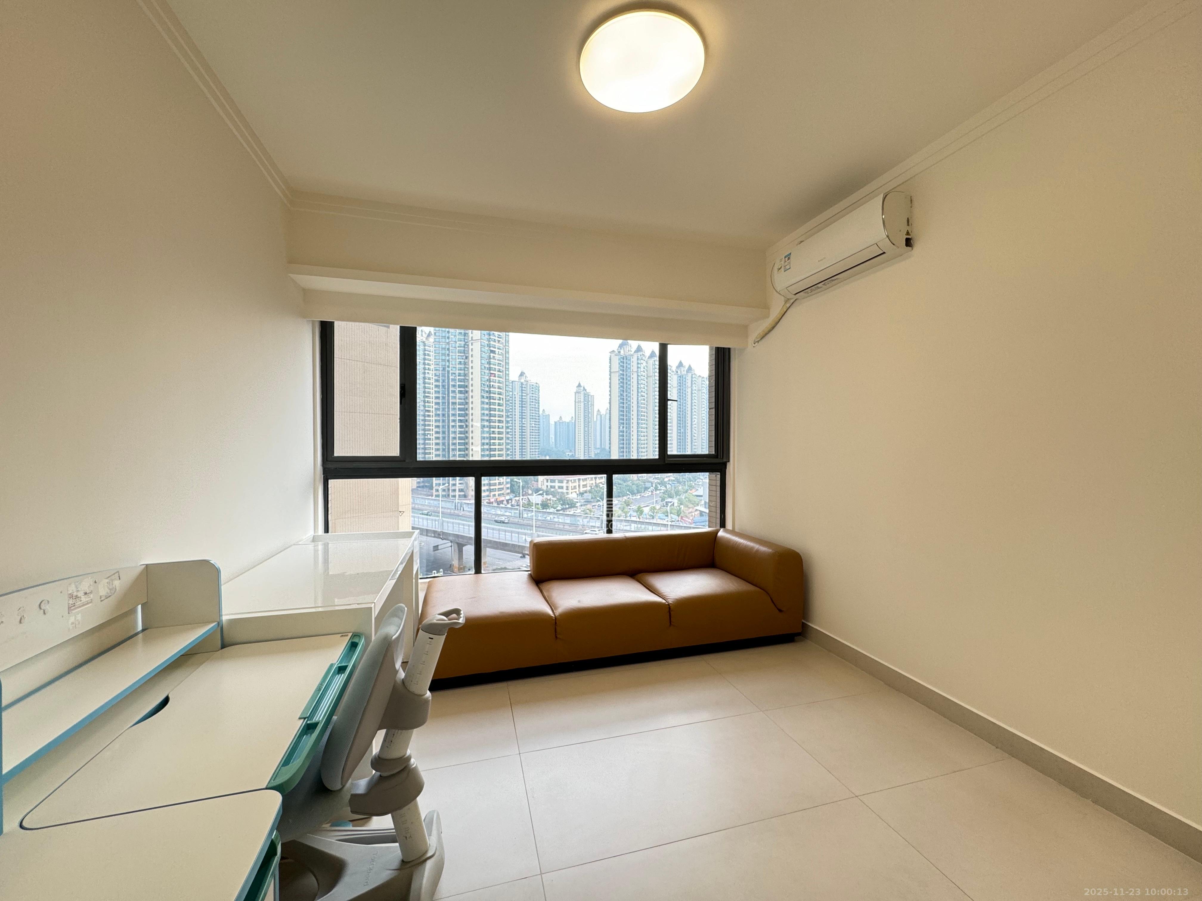 藏珑湖上国际花园  4室2厅2卫    4200.0元/月室内图