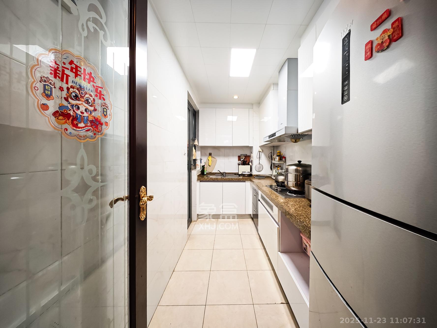 恒大御景天下城一期 3室2厅1卫 65.0万 恒大御景天下城一期 3室2厅1卫 65.0万厨房