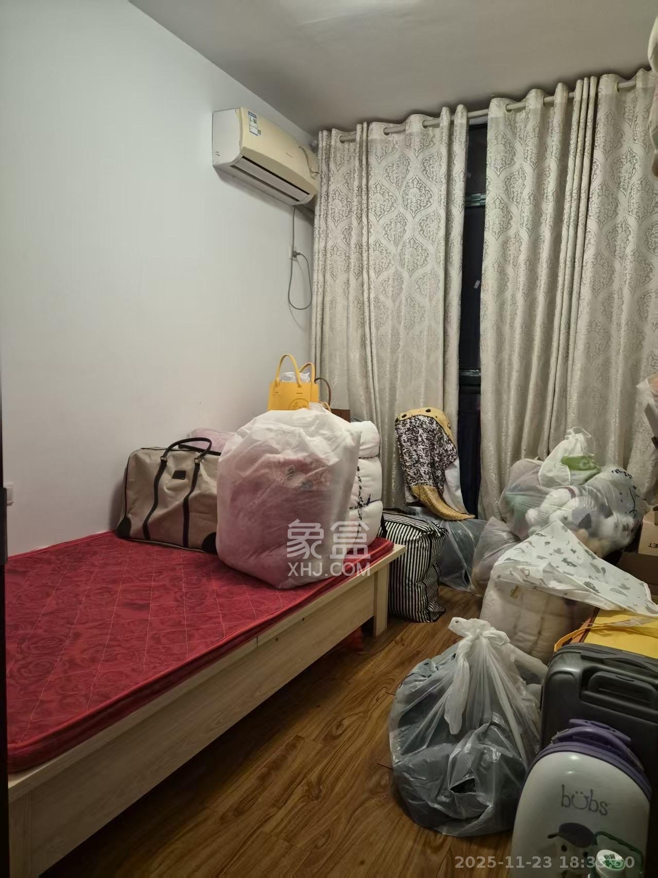 枫华府第  3室2厅2卫    1800.0元/月室内图