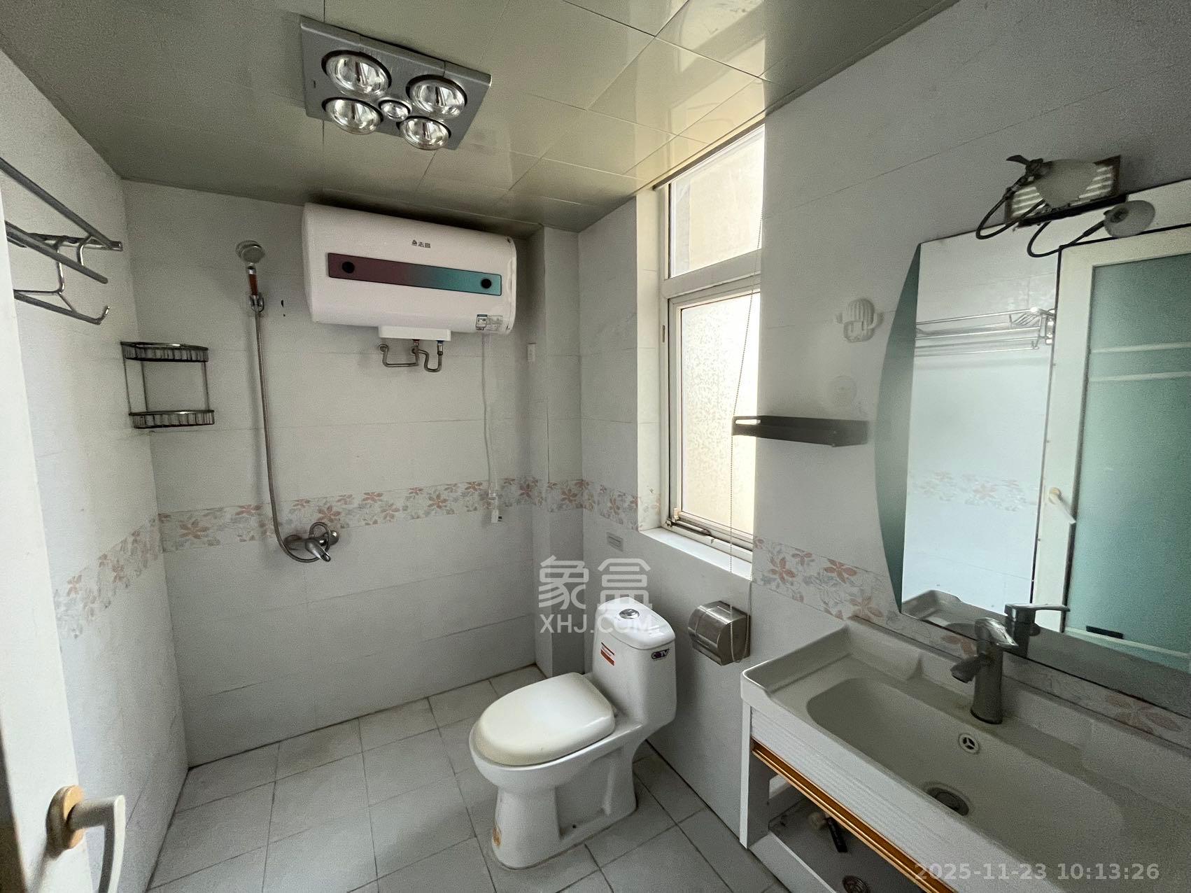 麓山润城  3室2厅2卫    2200.0元/月室内图