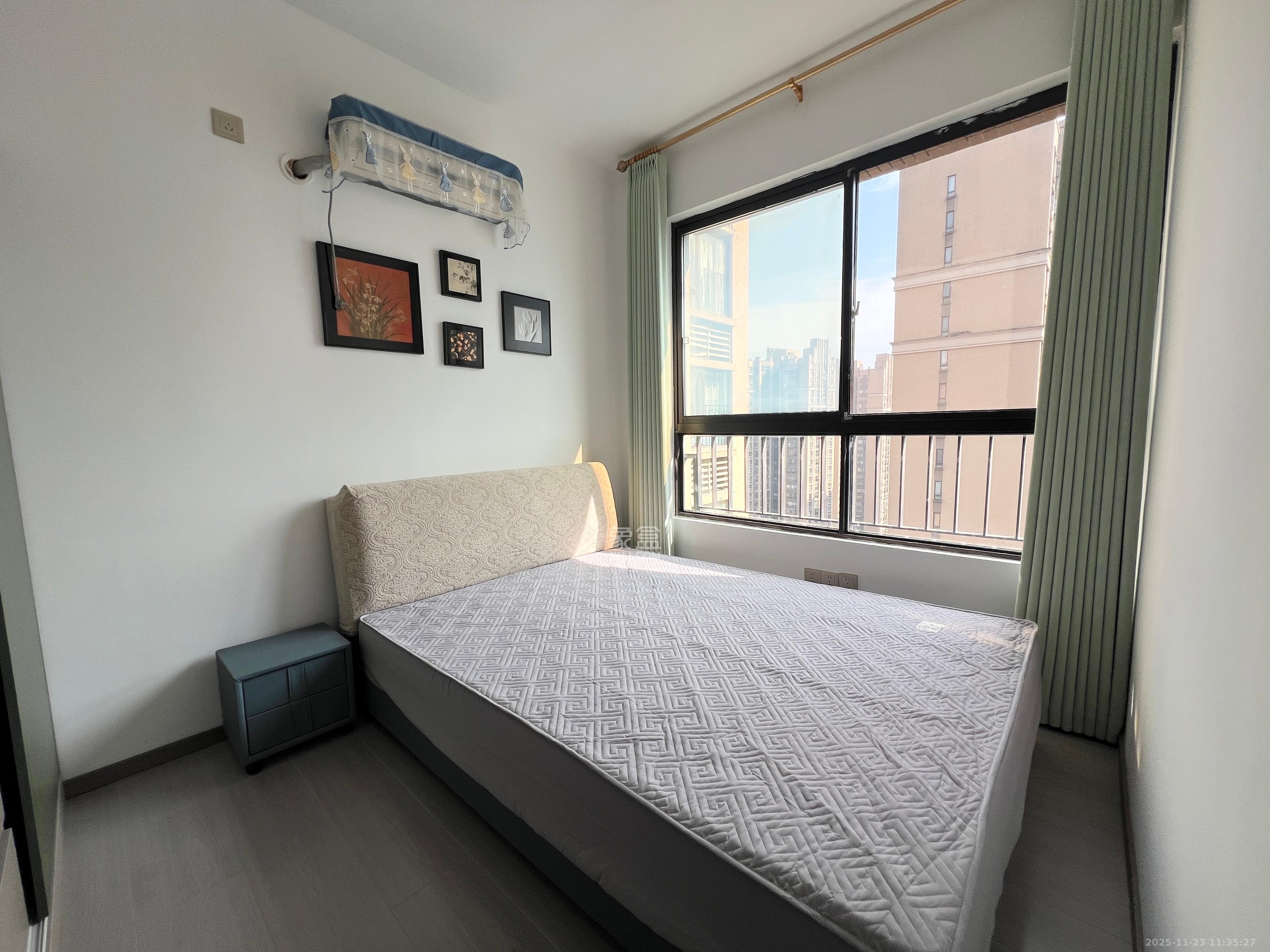 华润凤凰城三期  2室1厅1卫    2100.0元/月室内图