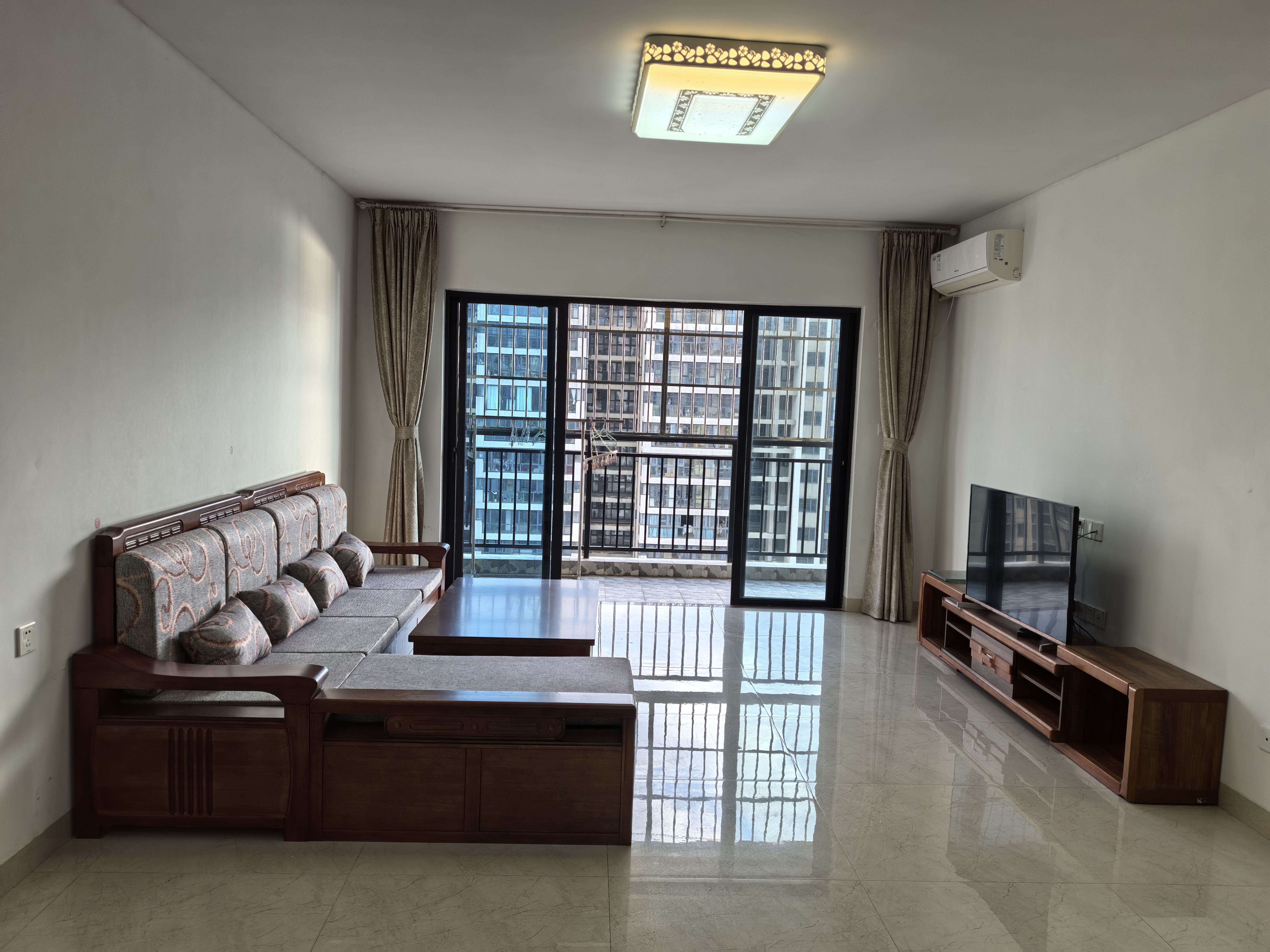 时代城永秀一期  4室2厅2卫    2300.0元/月