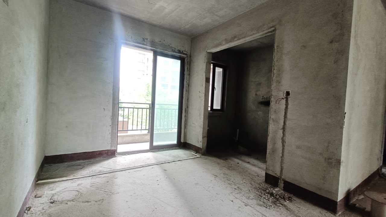 碧桂园锦岸  4室2厅2卫    58.0万