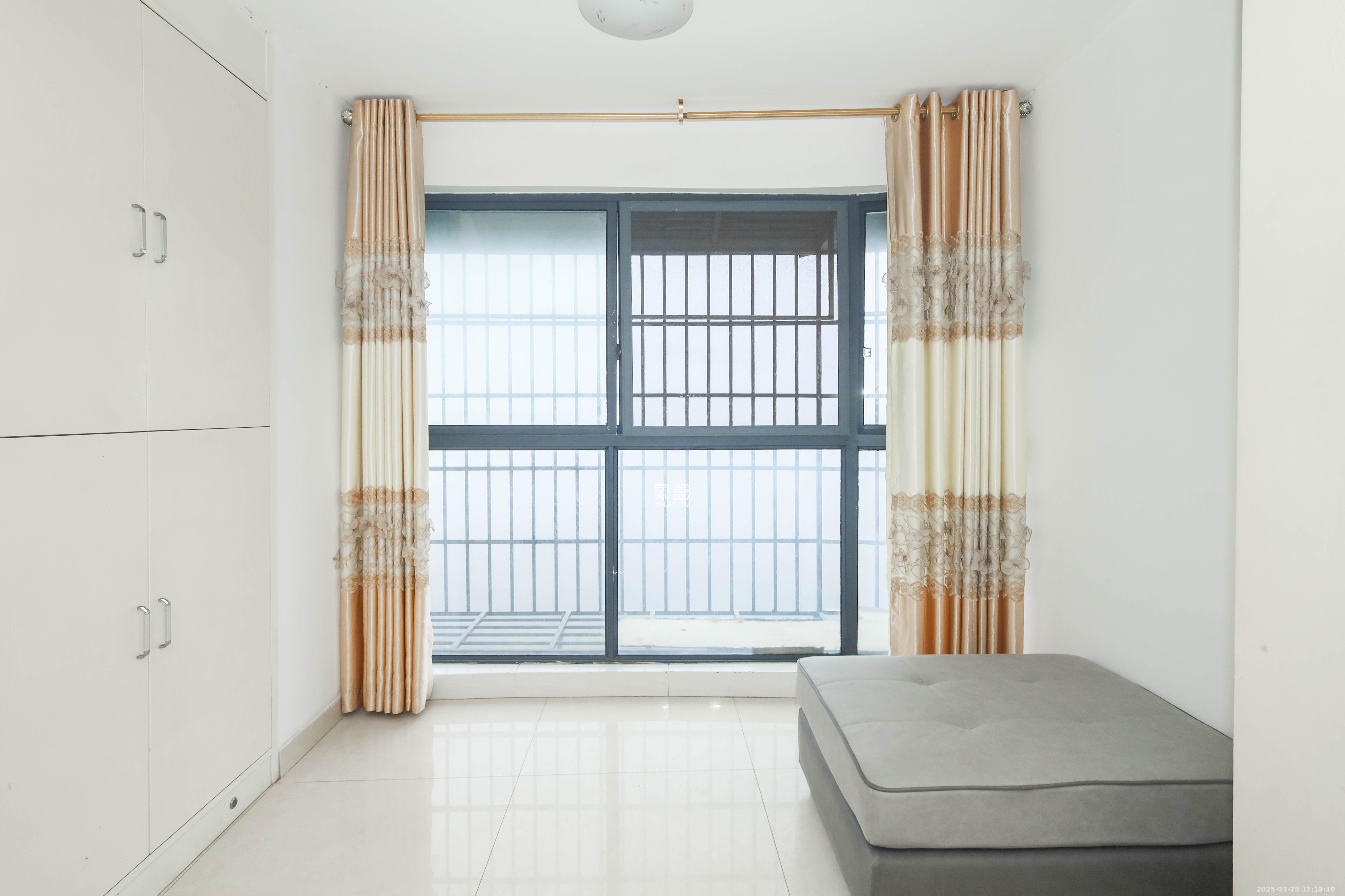 保利麓谷林语C区  3室2厅2卫    2500.0元/月室内图