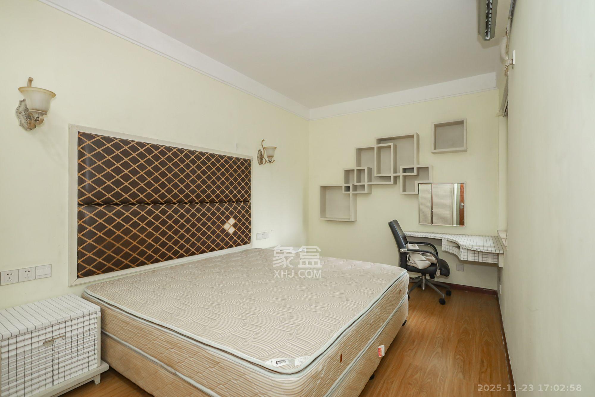 滨江金座 2室2厅1卫 2800.0元/月 滨江金座 2室2厅1卫 2800.0元/月室内图