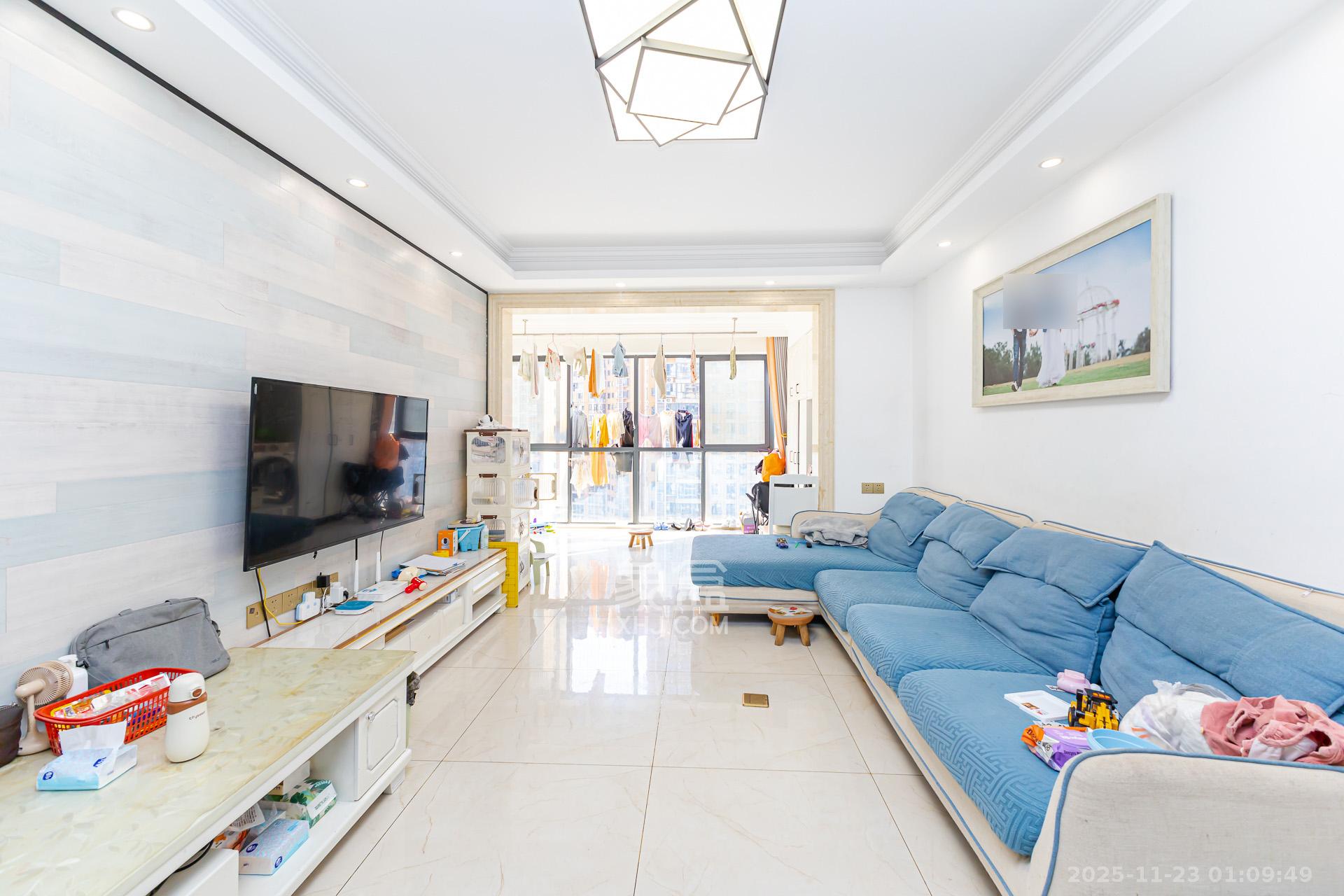 明发国际城 2室2厅1卫 70.0万 明发国际城 2室2厅1卫 70.0万客厅