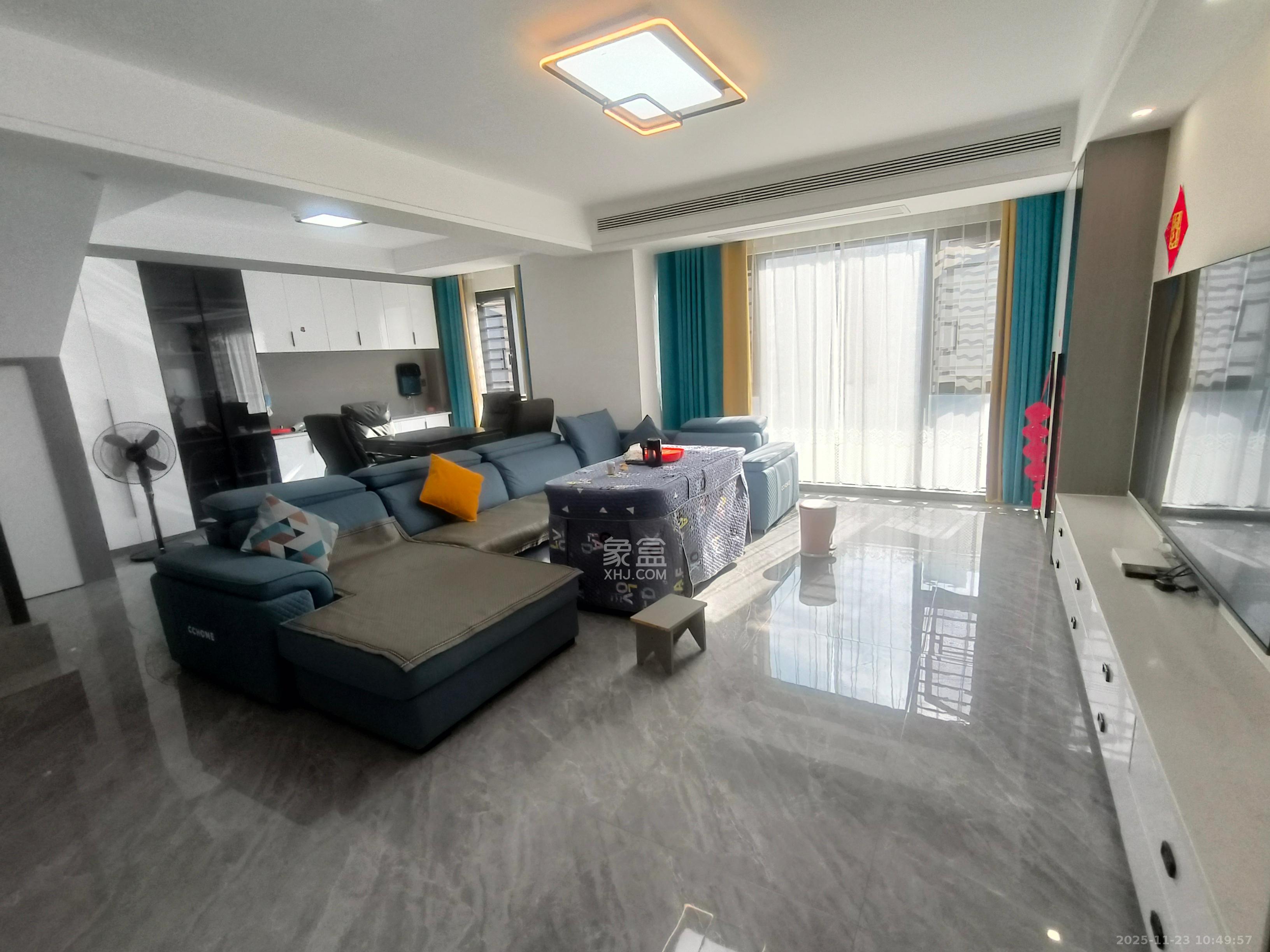 润和湘江天地AB区  4室2厅2卫    3800.0元/月