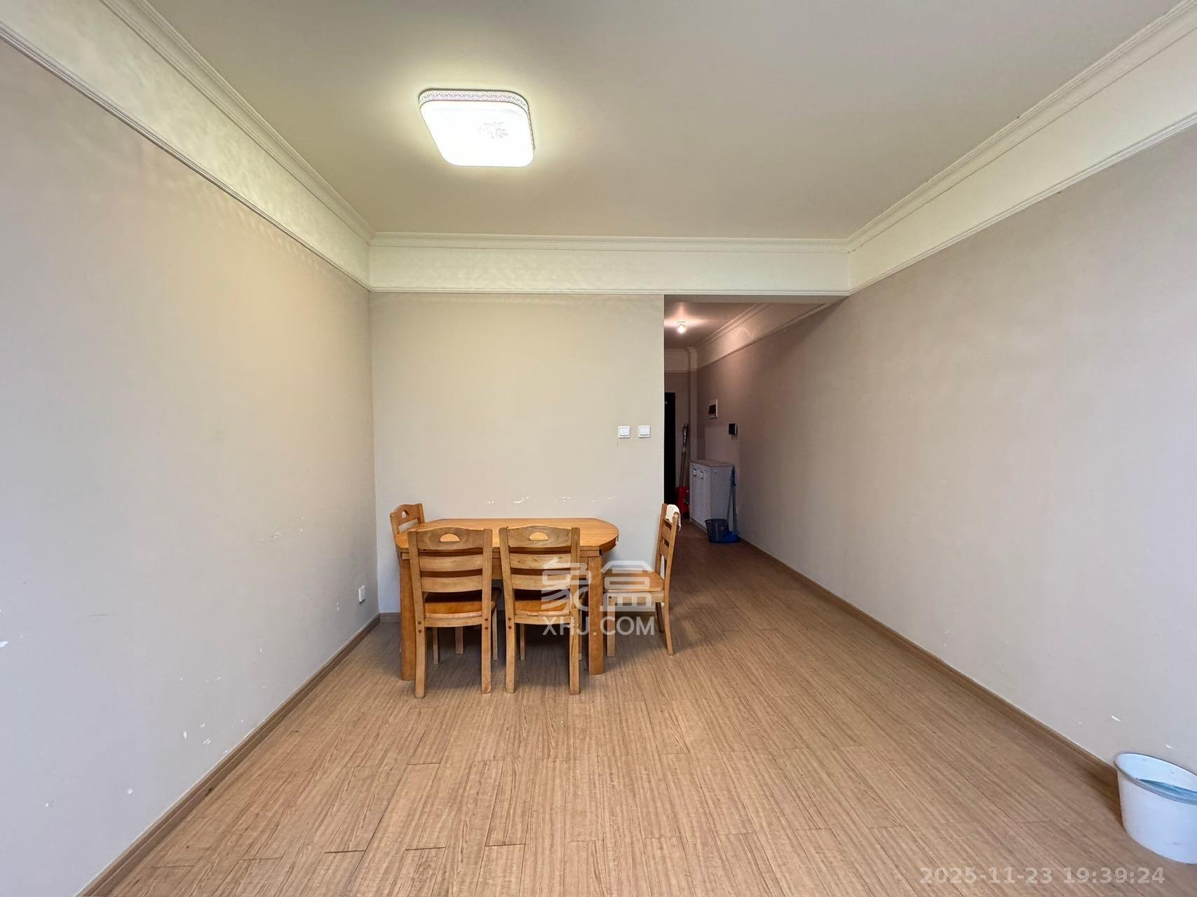 麓谷小镇 1室2厅1卫 2200.0元/月 麓谷小镇 1室2厅1卫 2200.0元/月室内图