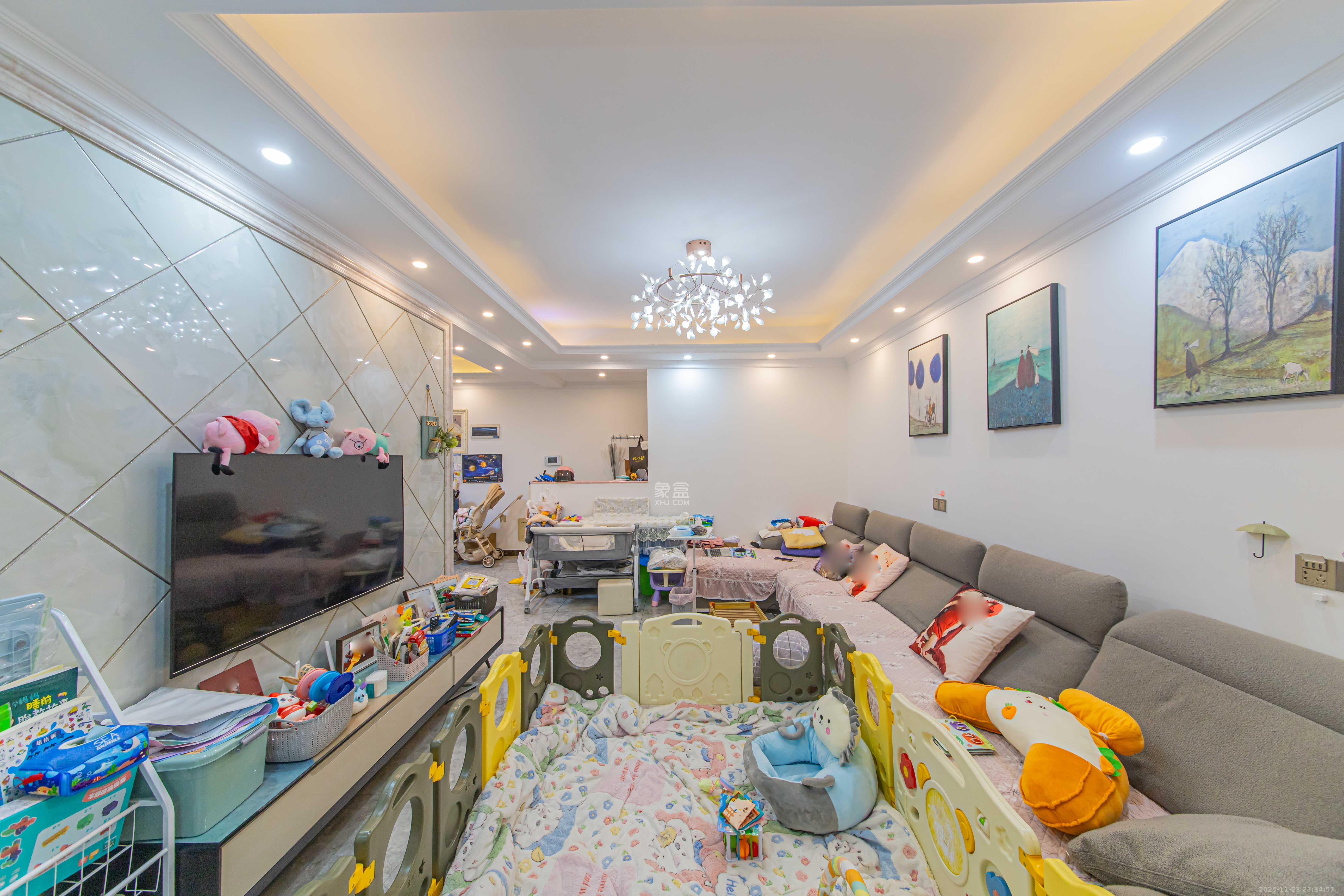 香芙嘉园（广铁湘府嘉园）  3室2厅1卫    103.0万客厅