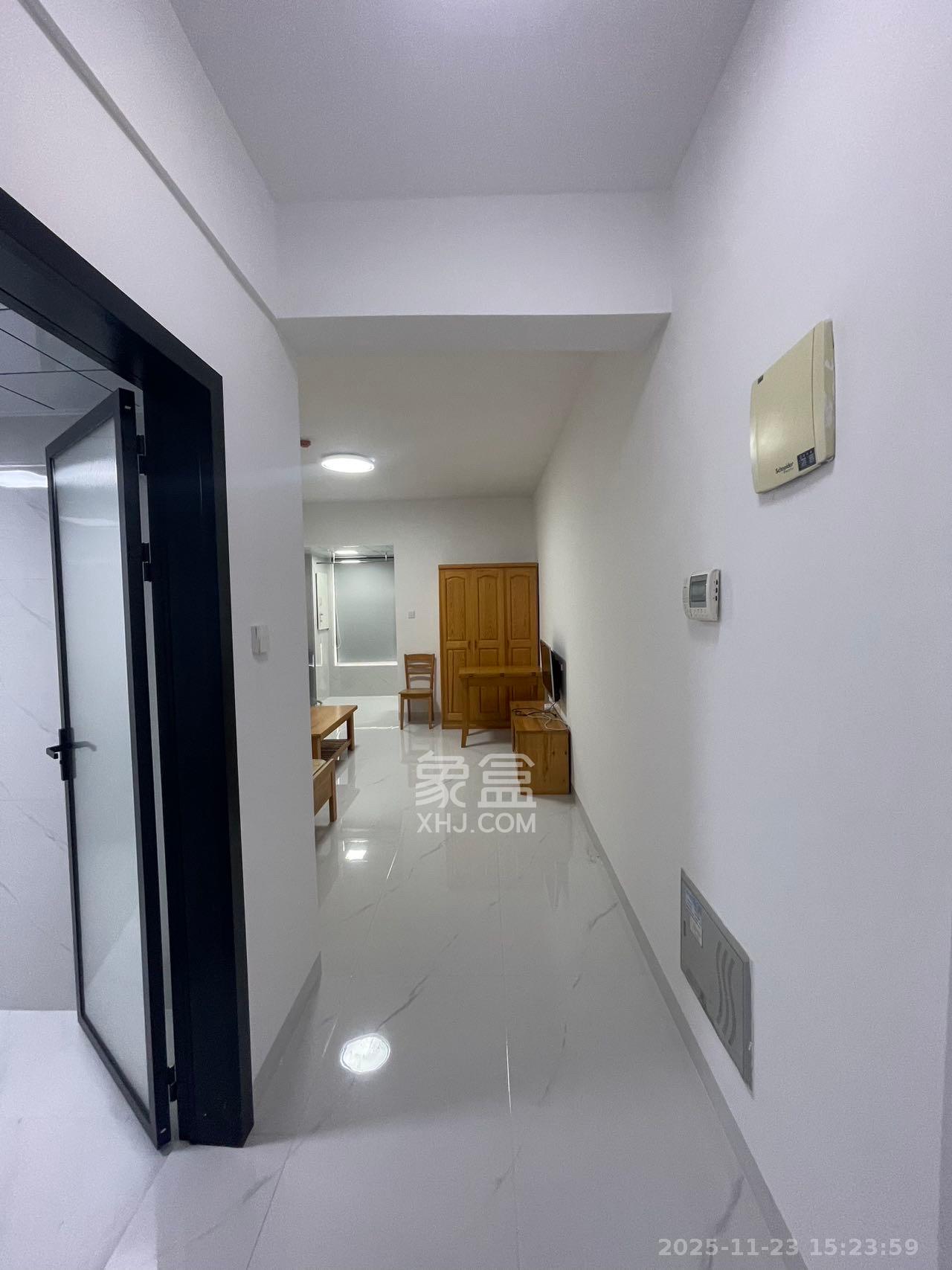 中信凯旋蓝岸（中信新城三期）  1室0厅1卫    1300.0元/月