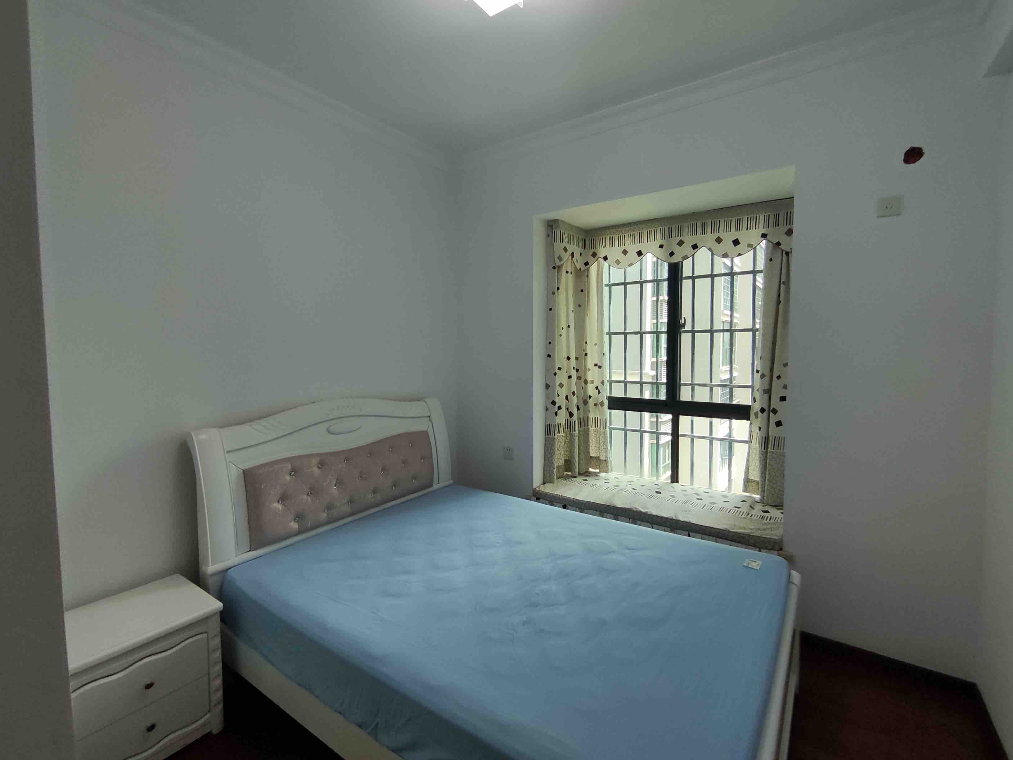 紫御华府  1室0厅0卫    55.0万客厅