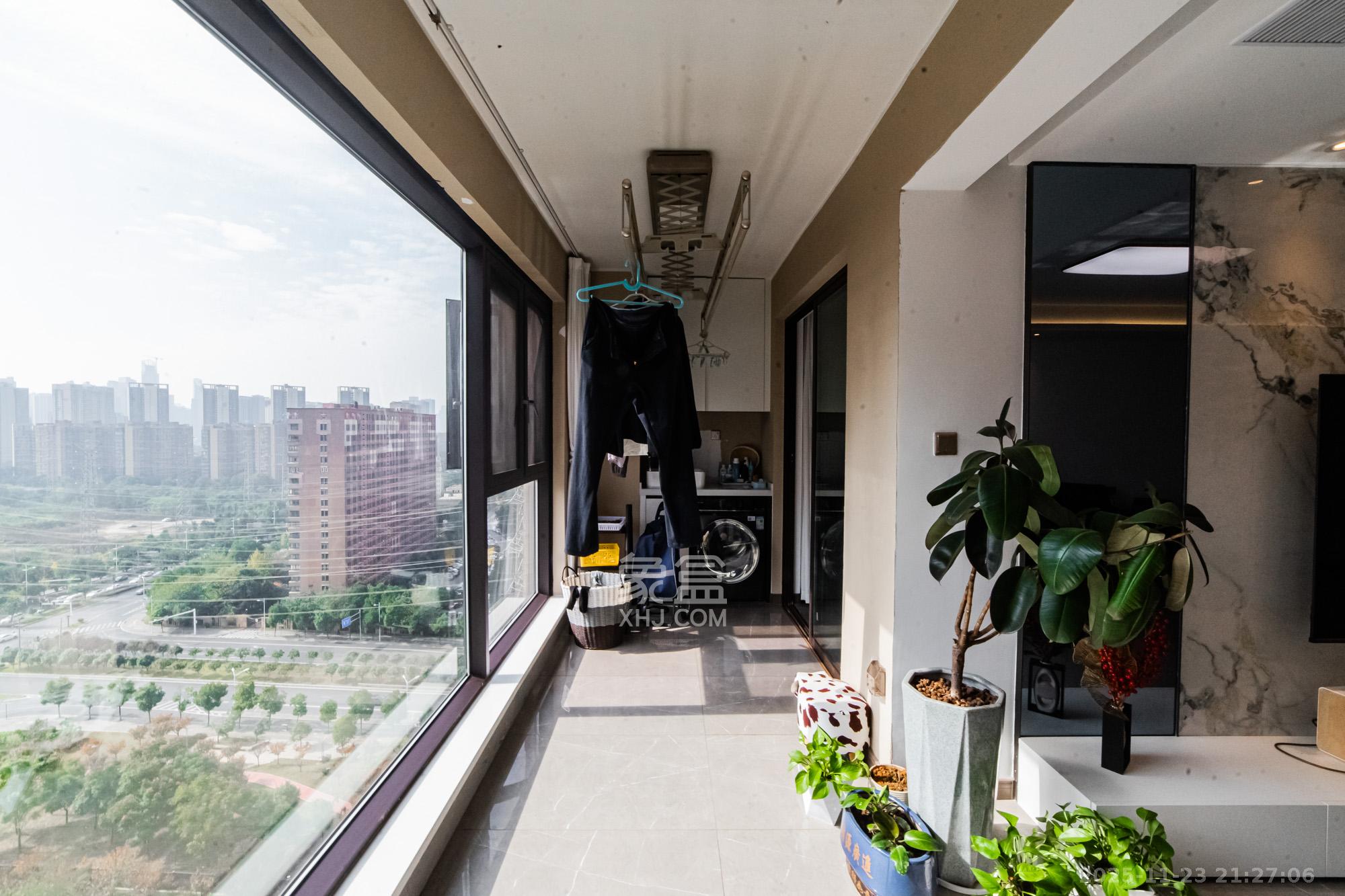 龙湖春江天玺 4室2厅2卫 185.0万 龙湖春江天玺 4室2厅2卫 185.0万阳台