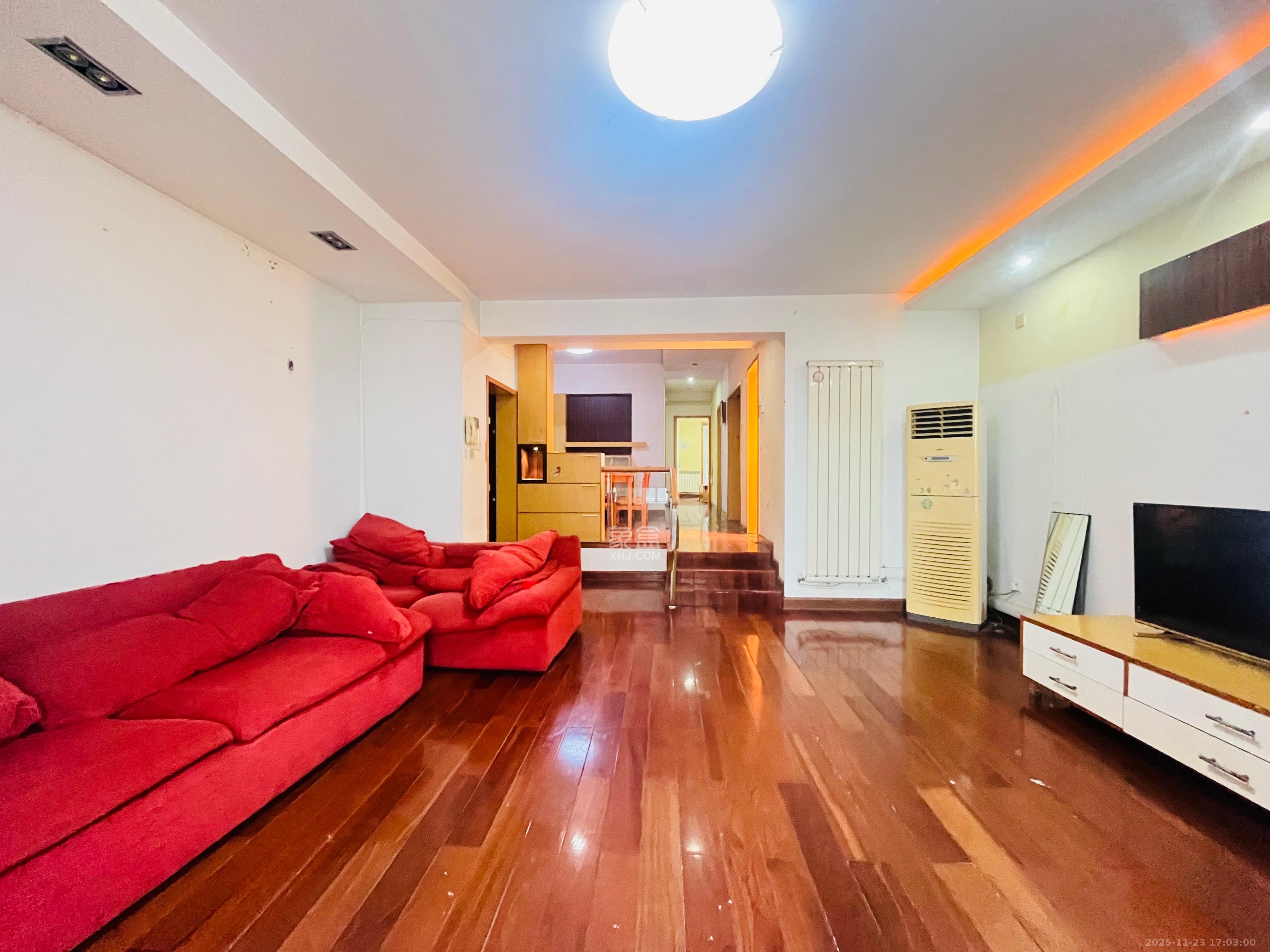 四季阳光花城 1室2厅2卫 3300.0元/月 四季阳光花城 1室2厅2卫 3300.0元/月室内图