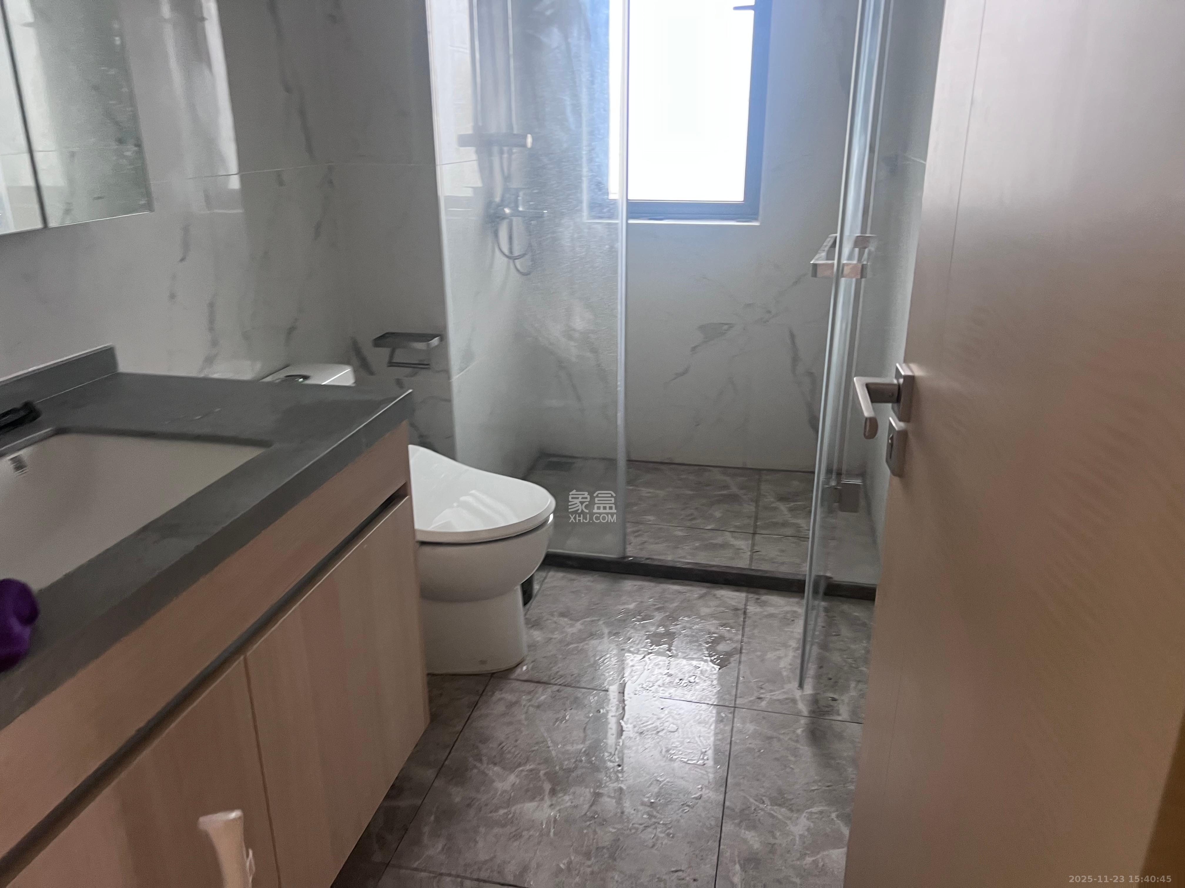 复地滨江金融中心 4室2厅2卫 5500.0元/月 复地滨江金融中心 4室2厅2卫 5500.0元/月室内图